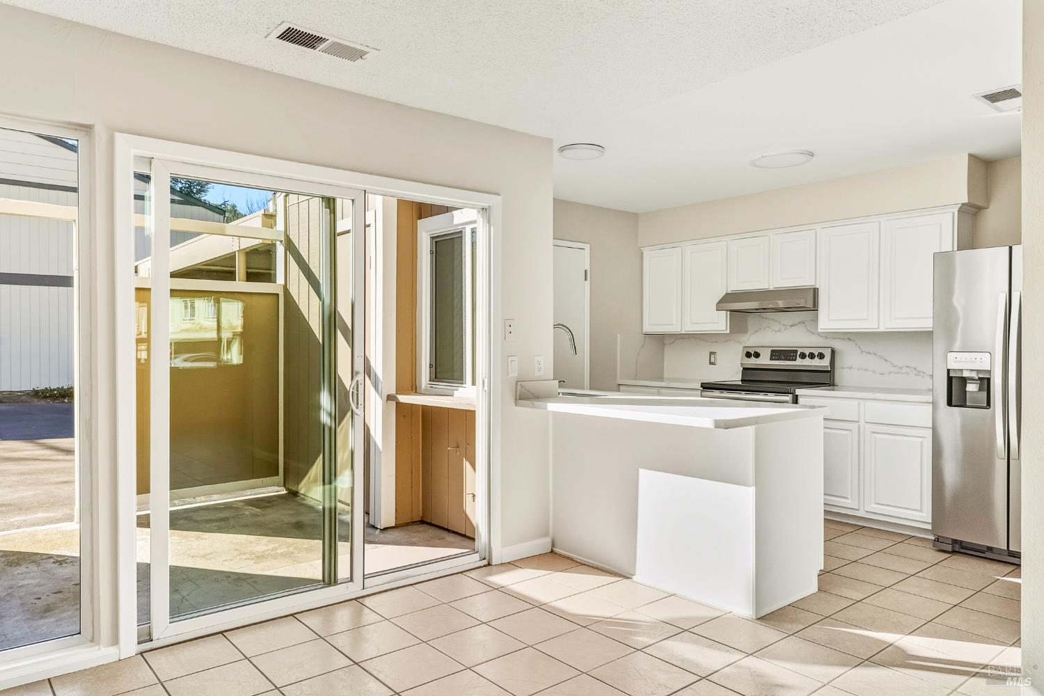 Detail Gallery Image 5 of 30 For 104 Oliva Ct #C,  Novato,  CA 94947 - 3 Beds | 1/1 Baths