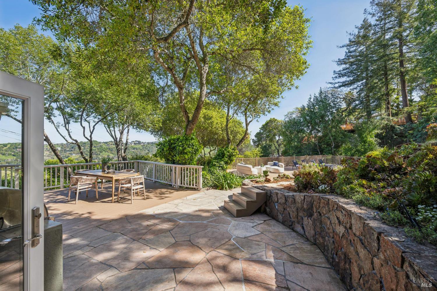 Detail Gallery Image 23 of 70 For 67 Oak Springs Dr, San Anselmo,  CA 94960 - 5 Beds | 4/1 Baths