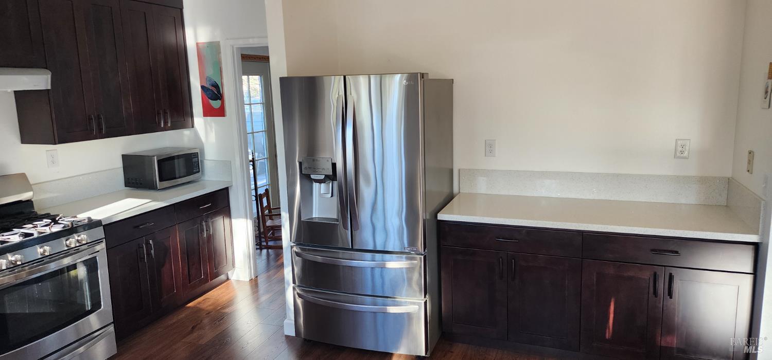 Detail Gallery Image 9 of 44 For 2350 Elliott Dr, American Canyon,  CA 94503 - 4 Beds | 3 Baths