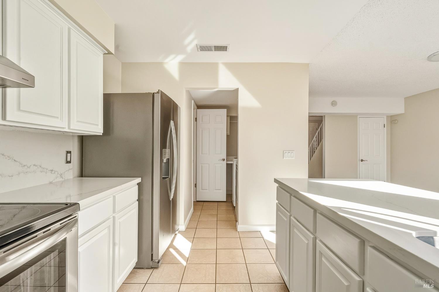 Detail Gallery Image 2 of 30 For 104 Oliva Ct #C,  Novato,  CA 94947 - 3 Beds | 1/1 Baths