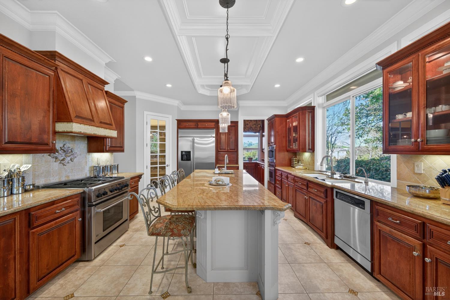 Detail Gallery Image 17 of 89 For 2054 Pinecrest Ct, Vacaville,  CA 95688 - 4 Beds | 4/1 Baths