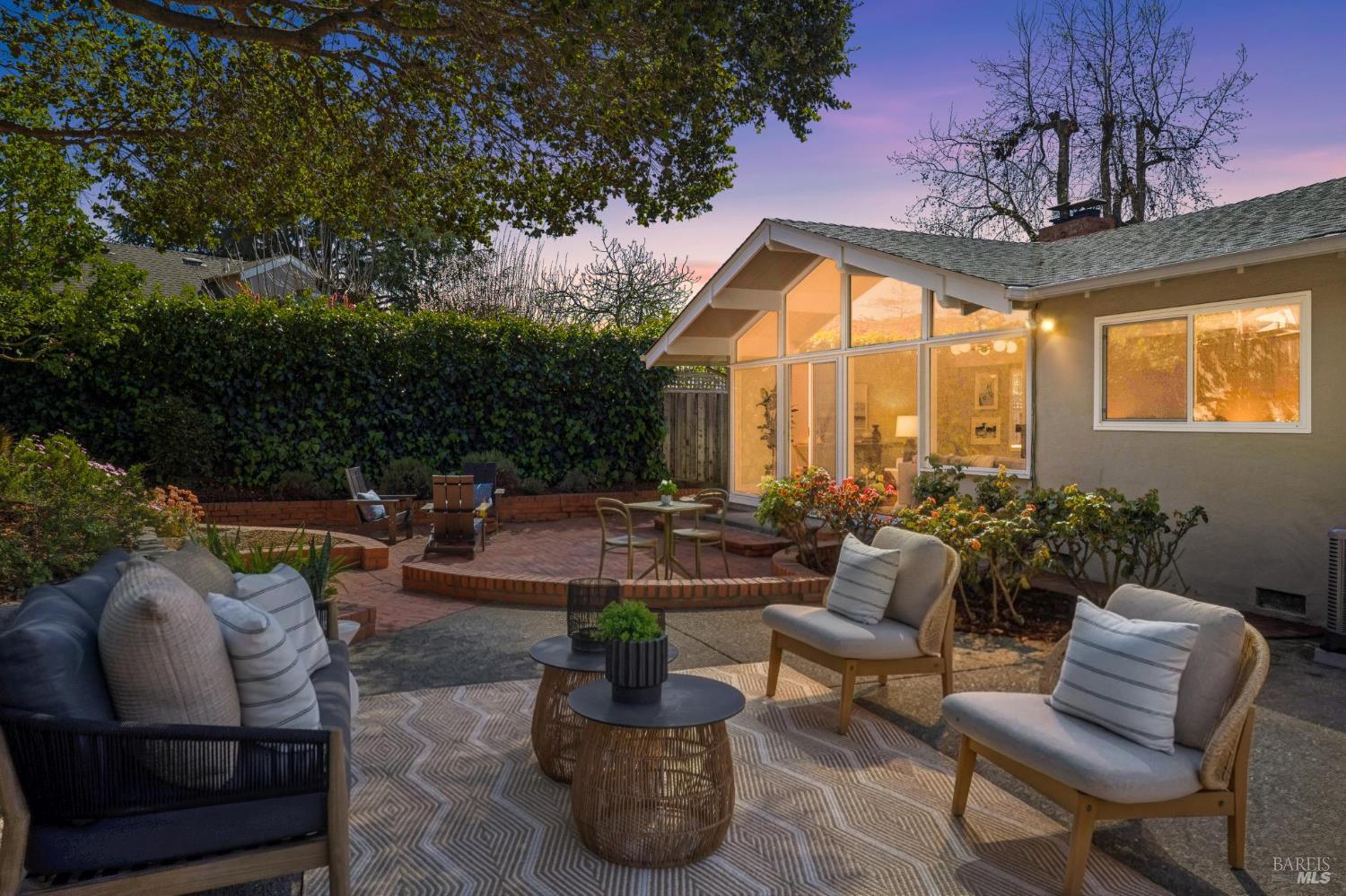 Detail Gallery Image 80 of 81 For 212 Blackstone Dr, San Rafael,  CA 94903 - 3 Beds | 2 Baths