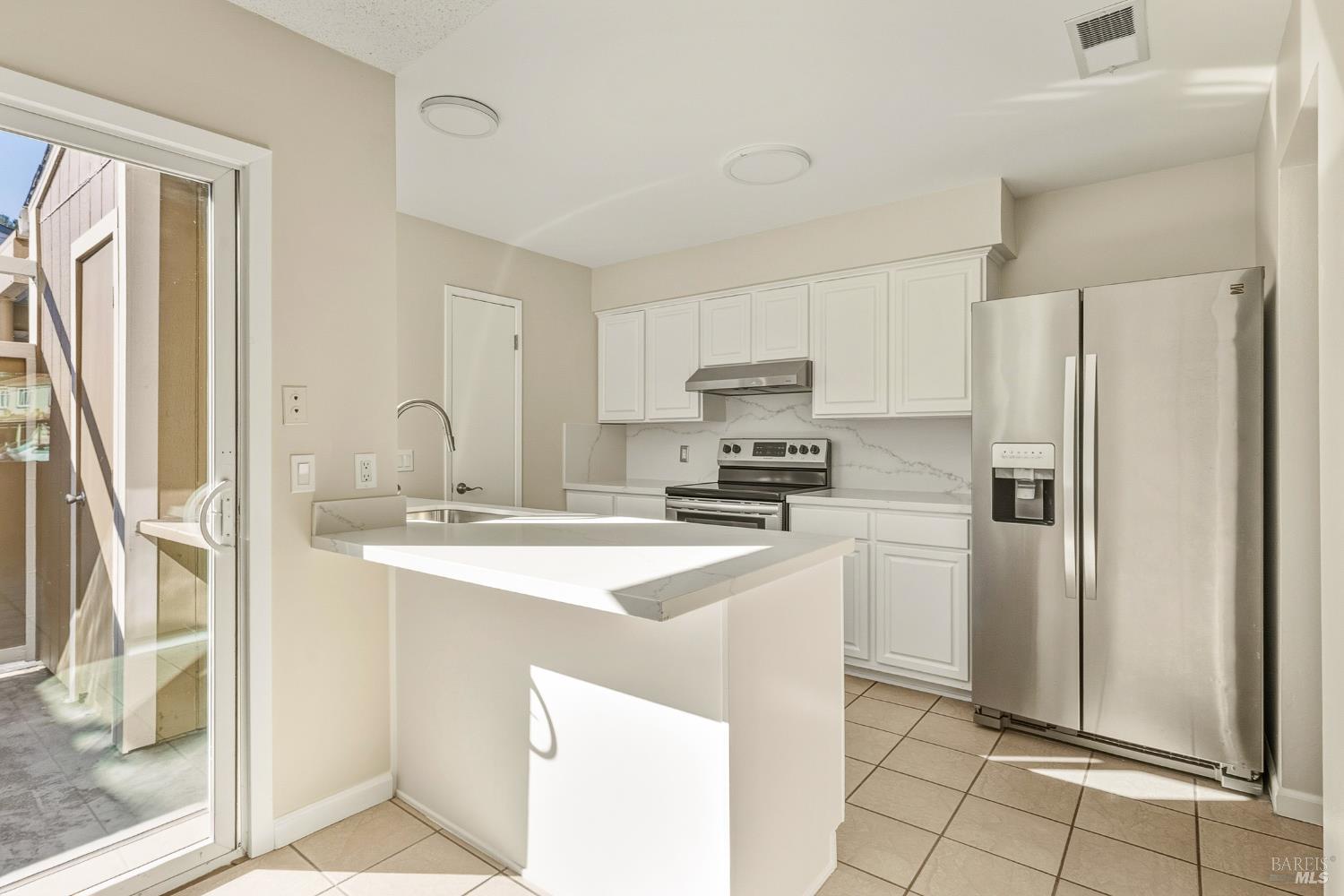 Detail Gallery Image 3 of 30 For 104 Oliva Ct #C,  Novato,  CA 94947 - 3 Beds | 1/1 Baths