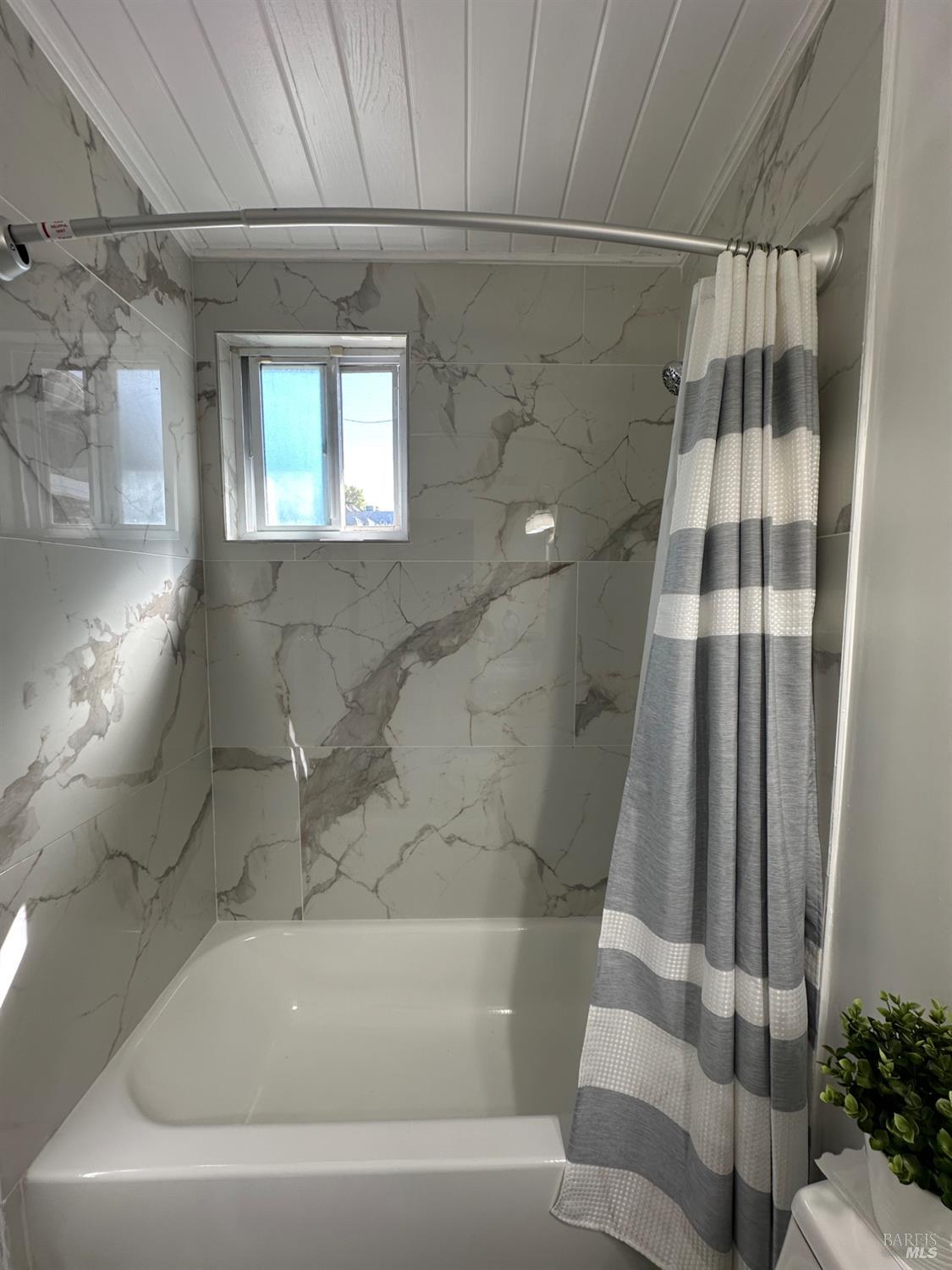 Detail Gallery Image 20 of 57 For 1111 Marionola Way, Pinole,  CA 94564 - 3 Beds | 1/1 Baths