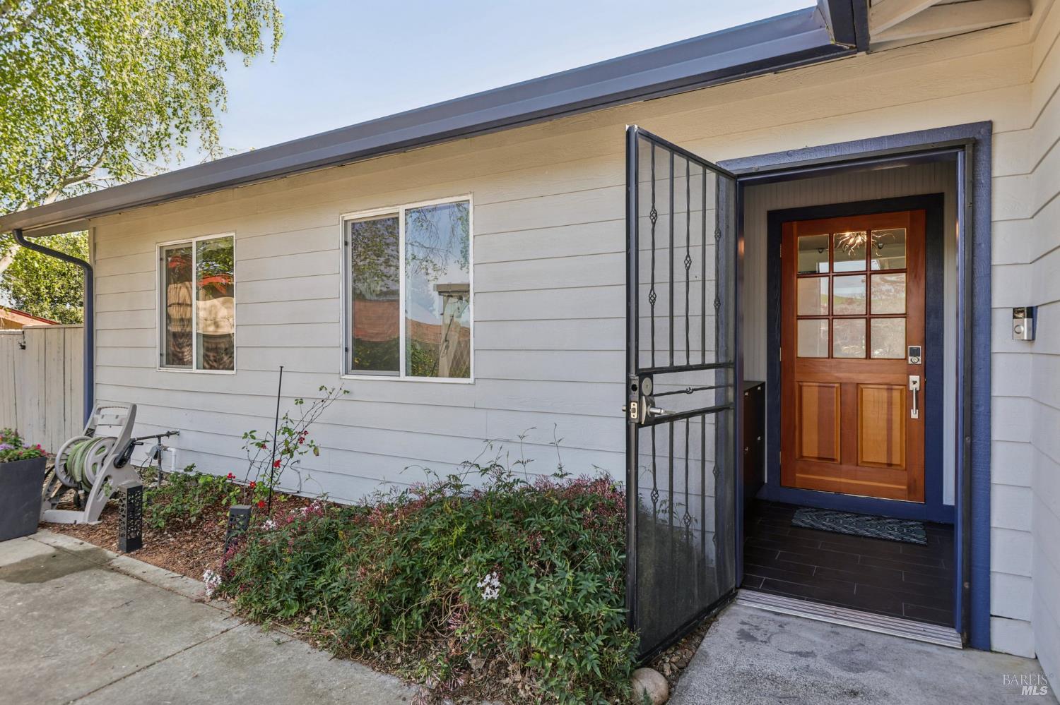 Detail Gallery Image 8 of 66 For 212 Eaton Ct, Benicia,  CA 94510 - 3 Beds | 2 Baths