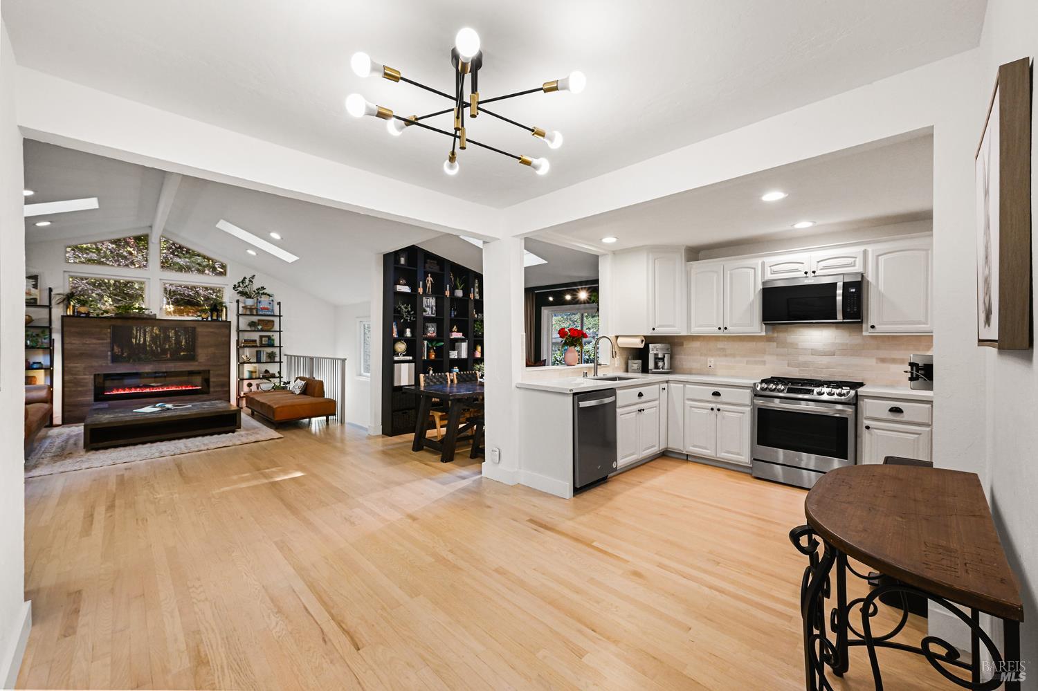 Detail Gallery Image 6 of 59 For 16 Iron Springs Rd, Fairfax,  CA 94930 - 4 Beds | 2 Baths