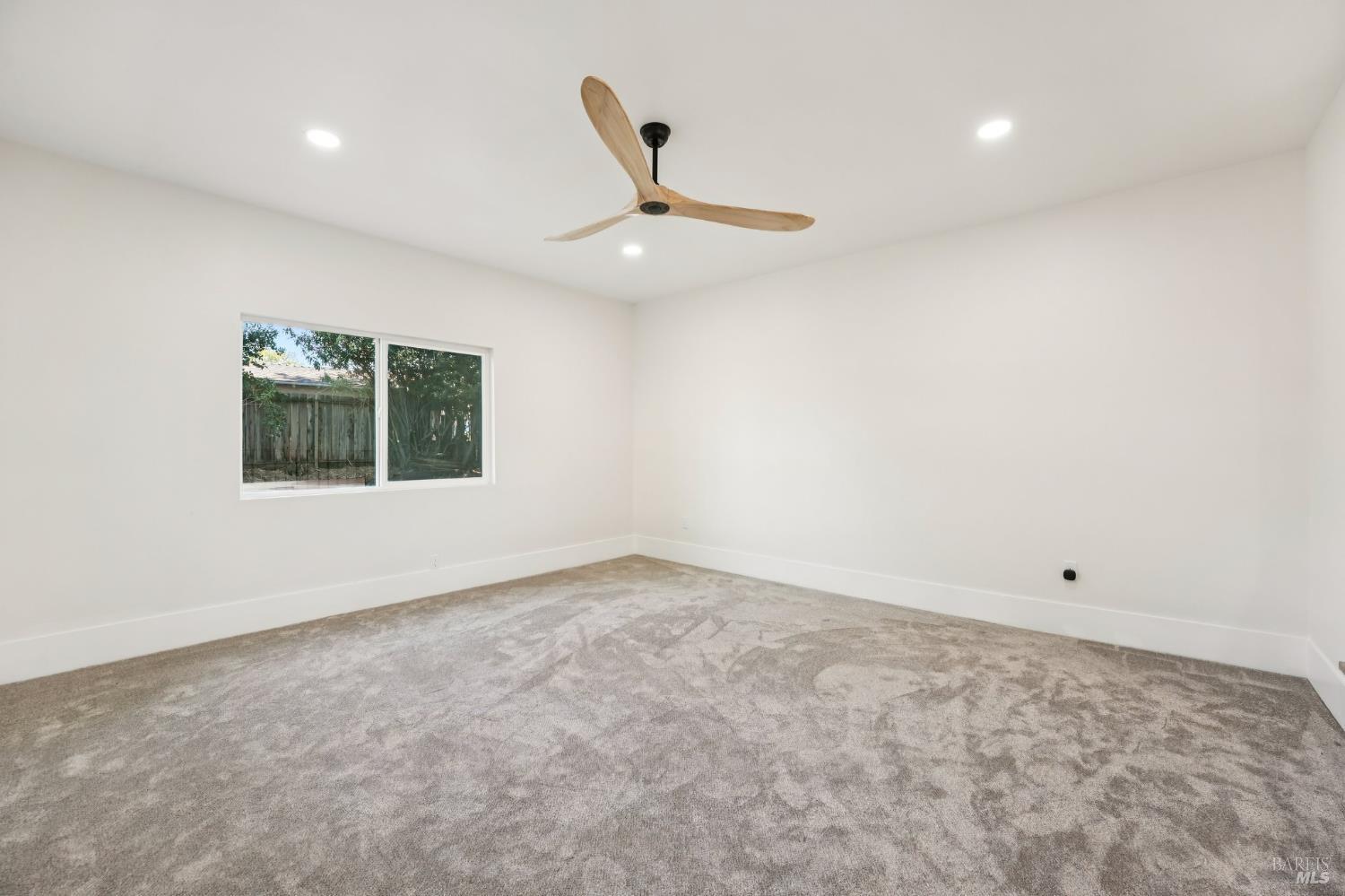 Detail Gallery Image 9 of 49 For 1662 Glazier Dr, Concord,  CA 94521 - 3 Beds | 2 Baths