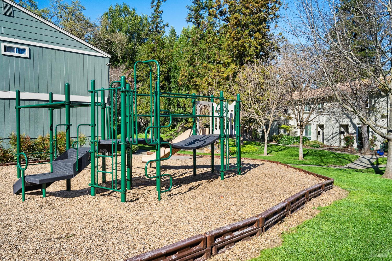 Detail Gallery Image 25 of 30 For 104 Oliva Ct #C,  Novato,  CA 94947 - 3 Beds | 1/1 Baths