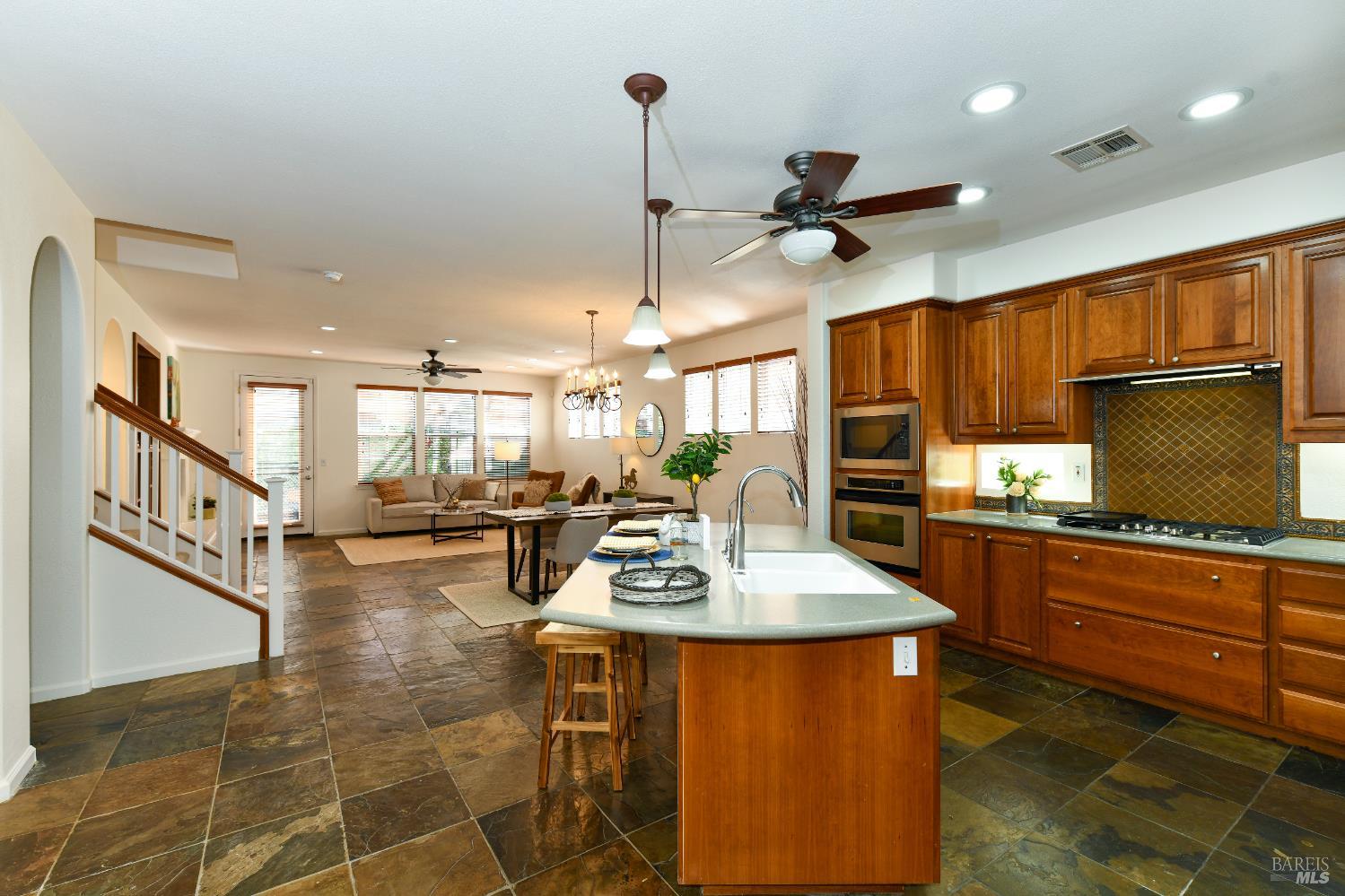 Detail Gallery Image 10 of 50 For 5015 Staghorn Dr, Vallejo,  CA 94591 - 3 Beds | 3 Baths