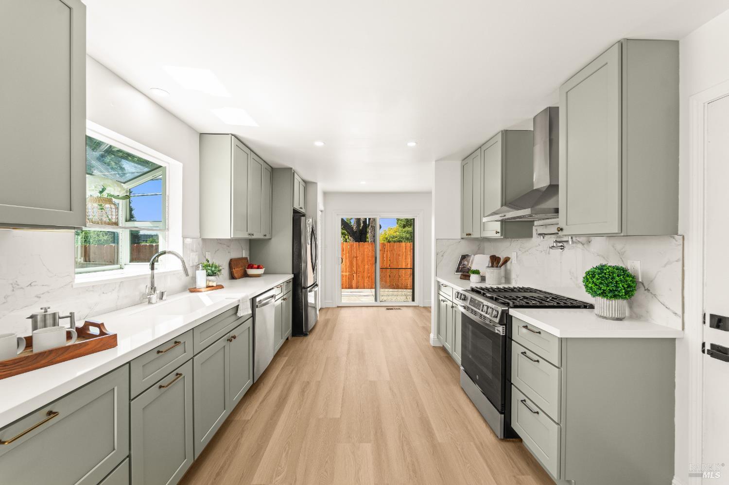 Detail Gallery Image 15 of 48 For 3011 Tennessee St, Vallejo,  CA 94591 - 3 Beds | 2 Baths