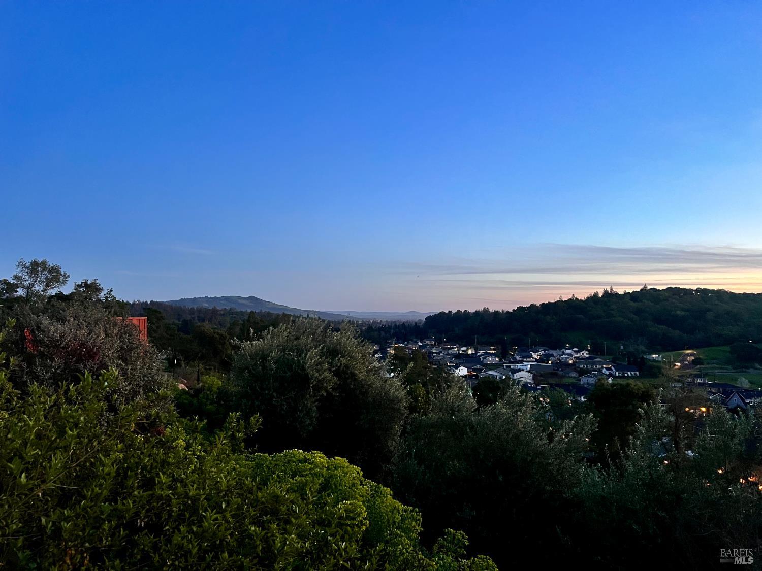 Detail Gallery Image 4 of 20 For 3648 Crown Hill Dr, Santa Rosa,  CA 95404 - – Beds | – Baths