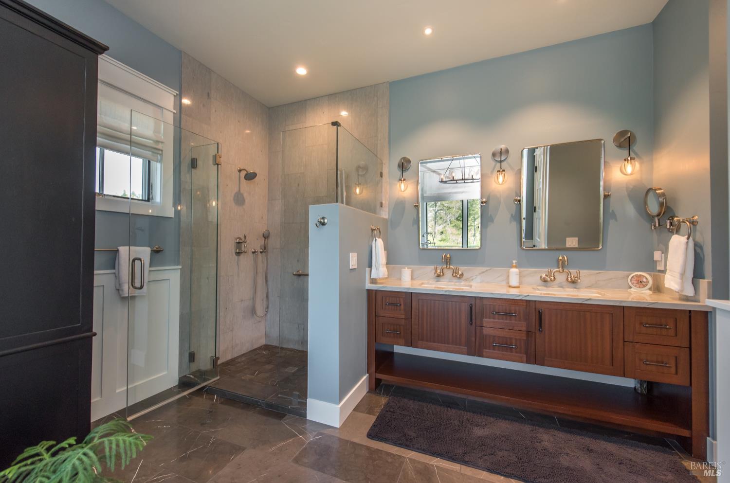 Detail Gallery Image 38 of 93 For 3932 Silver Fox Ct, Santa Rosa,  CA 95403 - 4 Beds | 4/1 Baths