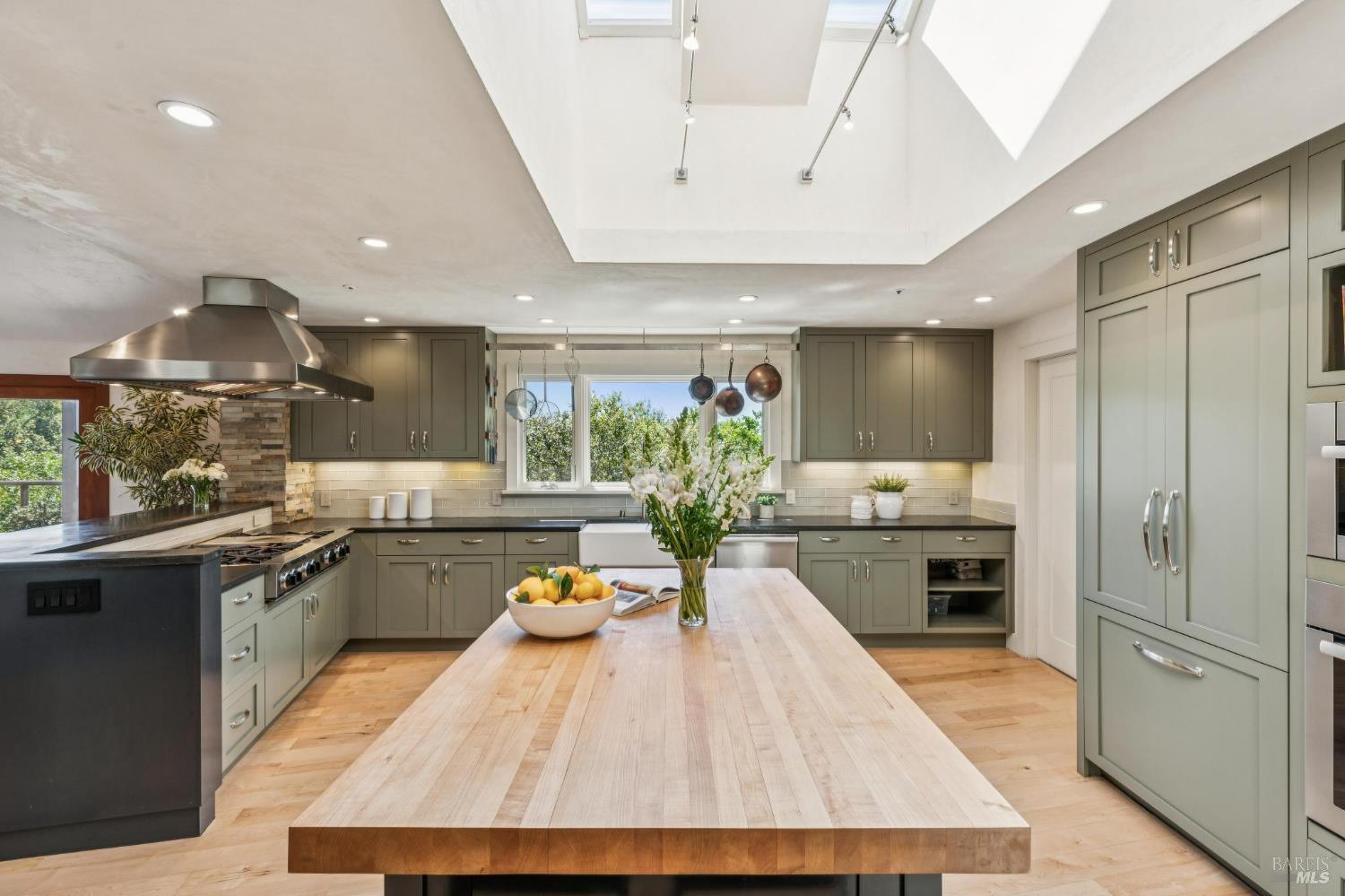 Detail Gallery Image 19 of 99 For 1884 Silverado Trl, Napa,  CA 94558 - 4 Beds | 3/1 Baths