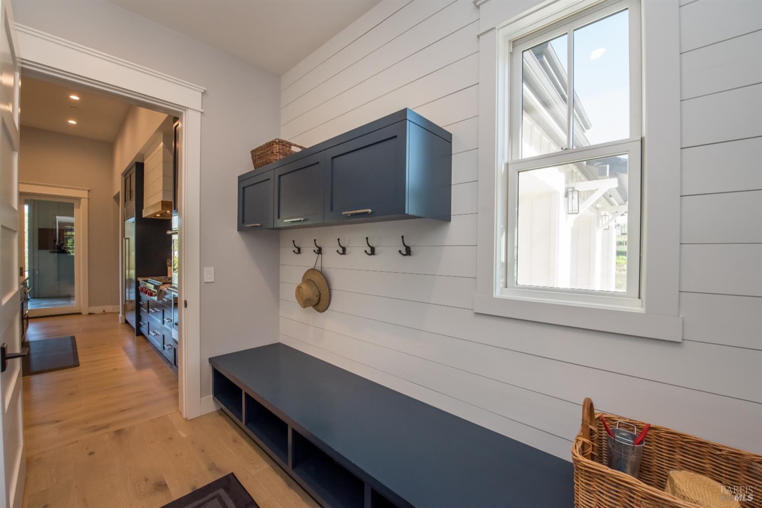 Detail Gallery Image 29 of 93 For 3932 Silver Fox Ct, Santa Rosa,  CA 95403 - 4 Beds | 4/1 Baths