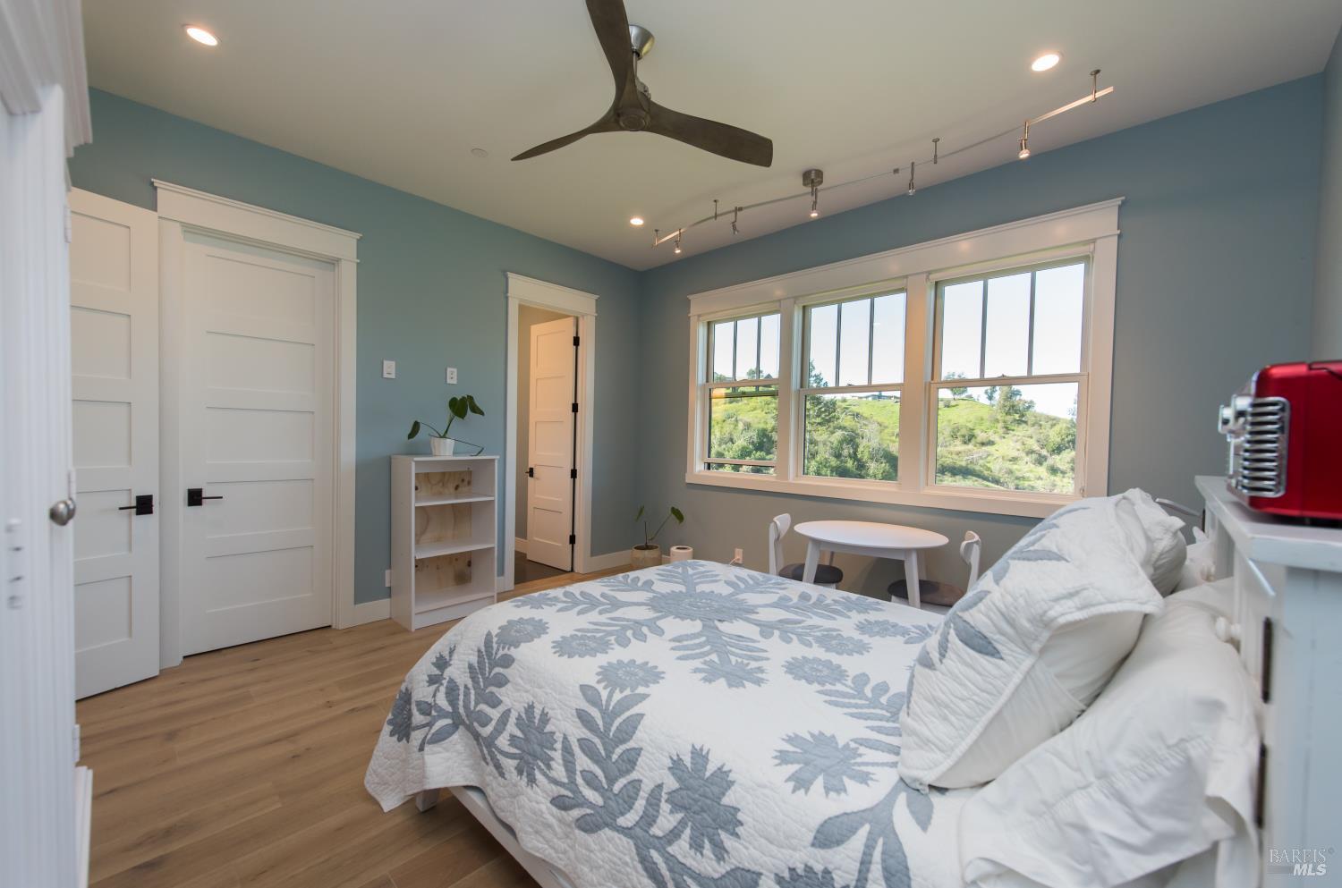 Detail Gallery Image 46 of 93 For 3932 Silver Fox Ct, Santa Rosa,  CA 95403 - 4 Beds | 4/1 Baths