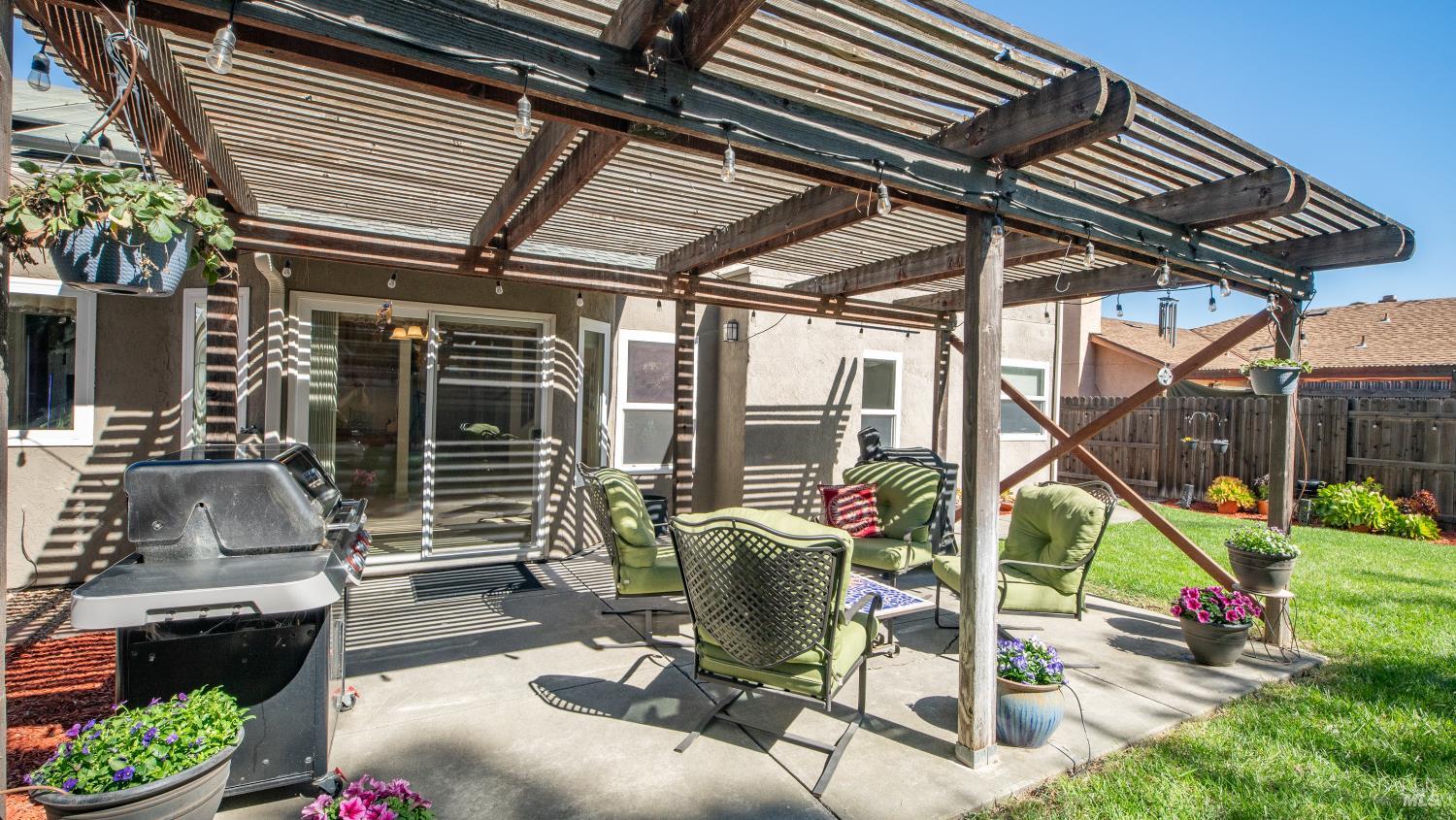 Detail Gallery Image 32 of 68 For 202 Songbird Ct, Vacaville,  CA 95687 - 4 Beds | 3 Baths