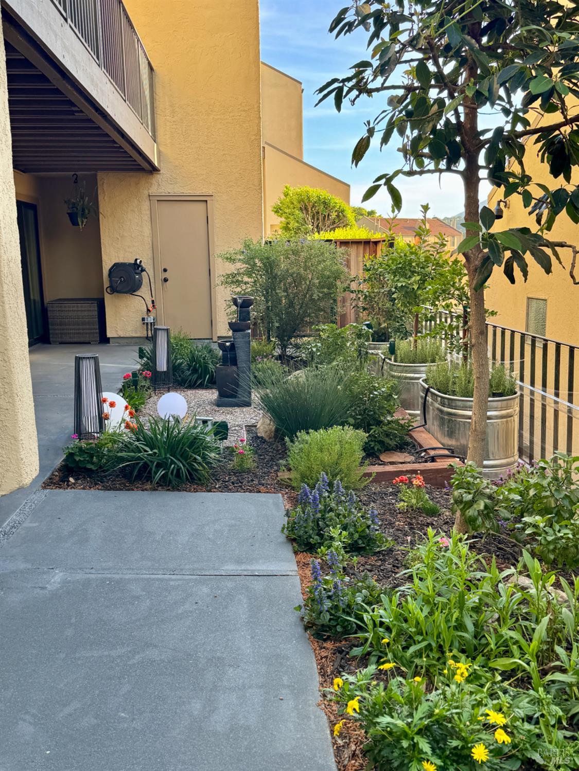 Detail Gallery Image 22 of 33 For 100 Marin Center Dr #31,  San Rafael,  CA 94903 - 2 Beds | 2 Baths