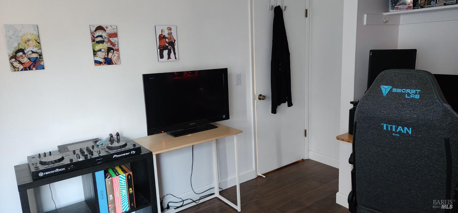 Detail Gallery Image 16 of 44 For 2350 Elliott Dr, American Canyon,  CA 94503 - 4 Beds | 3 Baths