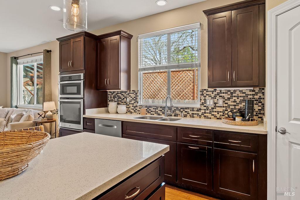 Detail Gallery Image 11 of 45 For 125 Anish Way, Windsor,  CA 95492 - 4 Beds | 3/1 Baths