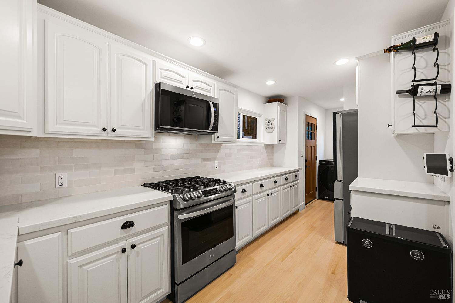 Detail Gallery Image 19 of 59 For 16 Iron Springs Rd, Fairfax,  CA 94930 - 4 Beds | 2 Baths