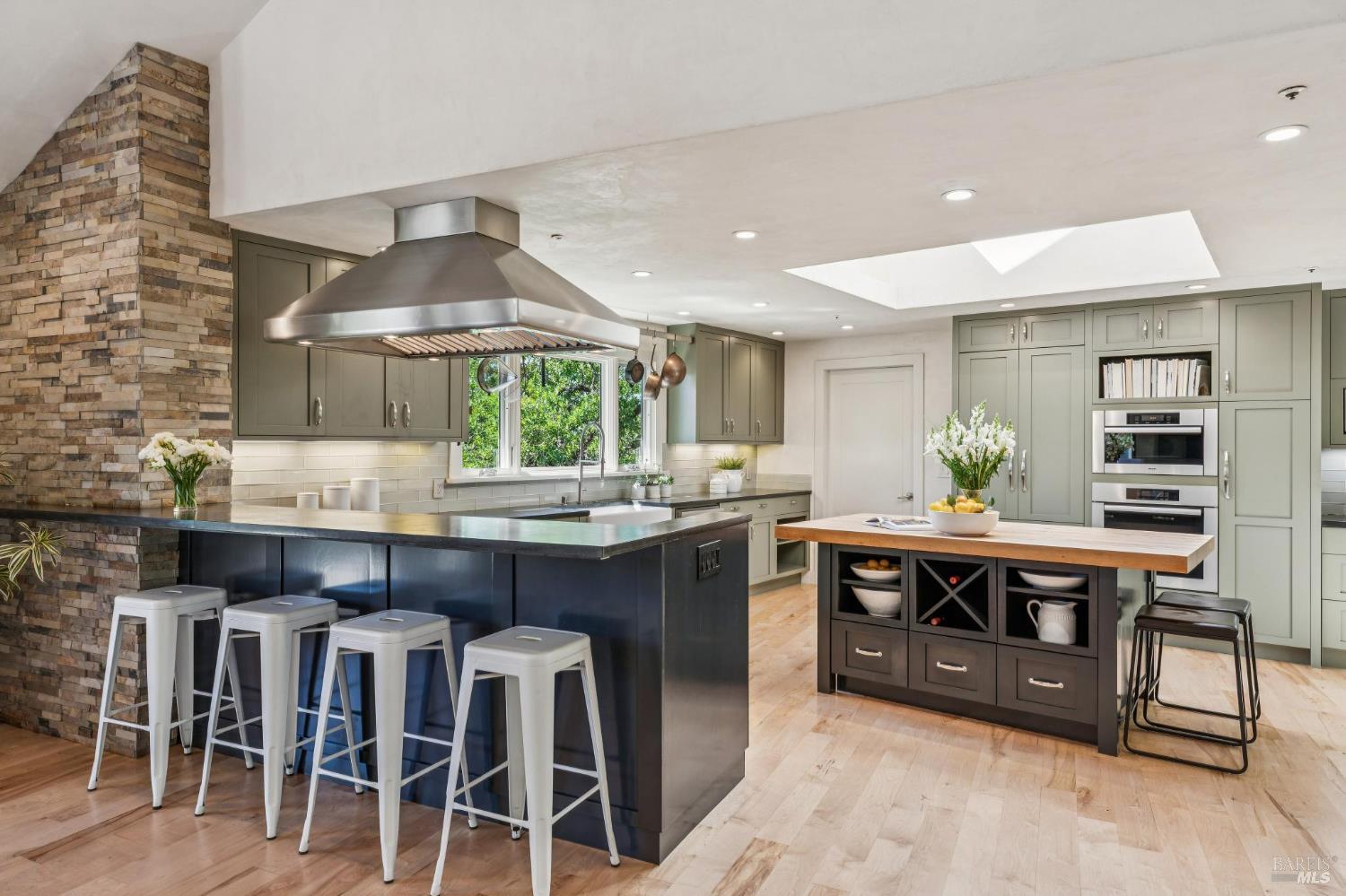 Detail Gallery Image 14 of 99 For 1884 Silverado Trl, Napa,  CA 94558 - 4 Beds | 3/1 Baths