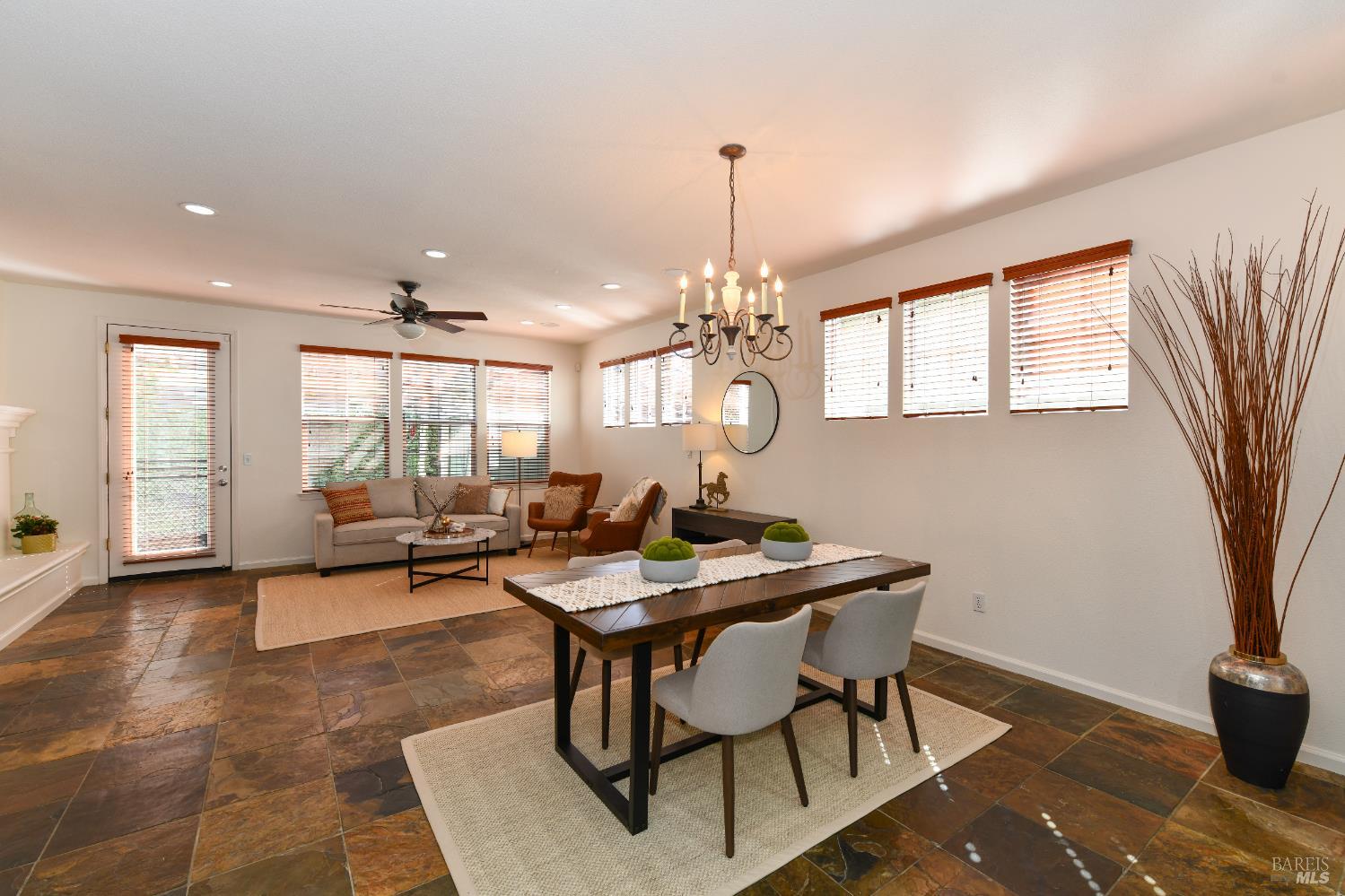 Detail Gallery Image 6 of 50 For 5015 Staghorn Dr, Vallejo,  CA 94591 - 3 Beds | 3 Baths