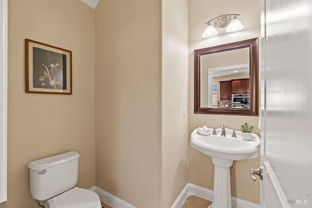 Detail Gallery Image 34 of 45 For 125 Anish Way, Windsor,  CA 95492 - 4 Beds | 3/1 Baths