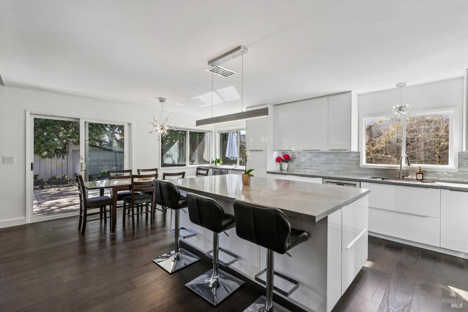 Detail Gallery Image 16 of 66 For 212 Eaton Ct, Benicia,  CA 94510 - 3 Beds | 2 Baths