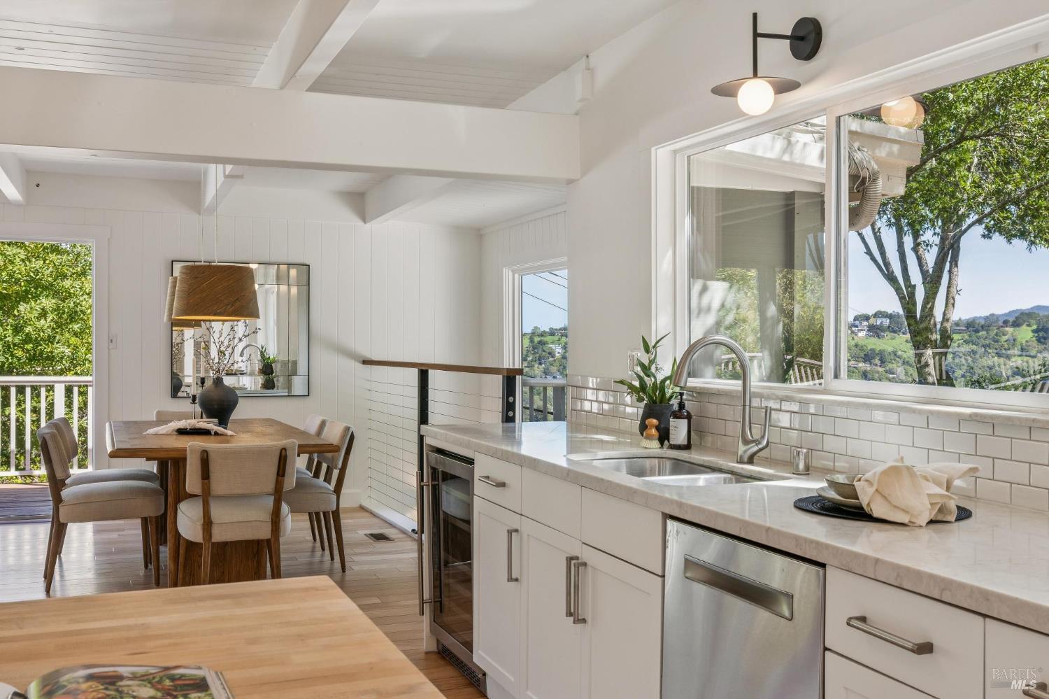 Detail Gallery Image 19 of 70 For 67 Oak Springs Dr, San Anselmo,  CA 94960 - 5 Beds | 4/1 Baths