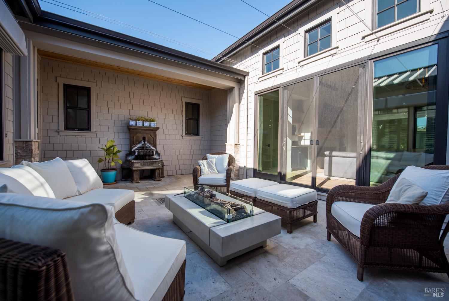 Detail Gallery Image 31 of 93 For 3932 Silver Fox Ct, Santa Rosa,  CA 95403 - 4 Beds | 4/1 Baths