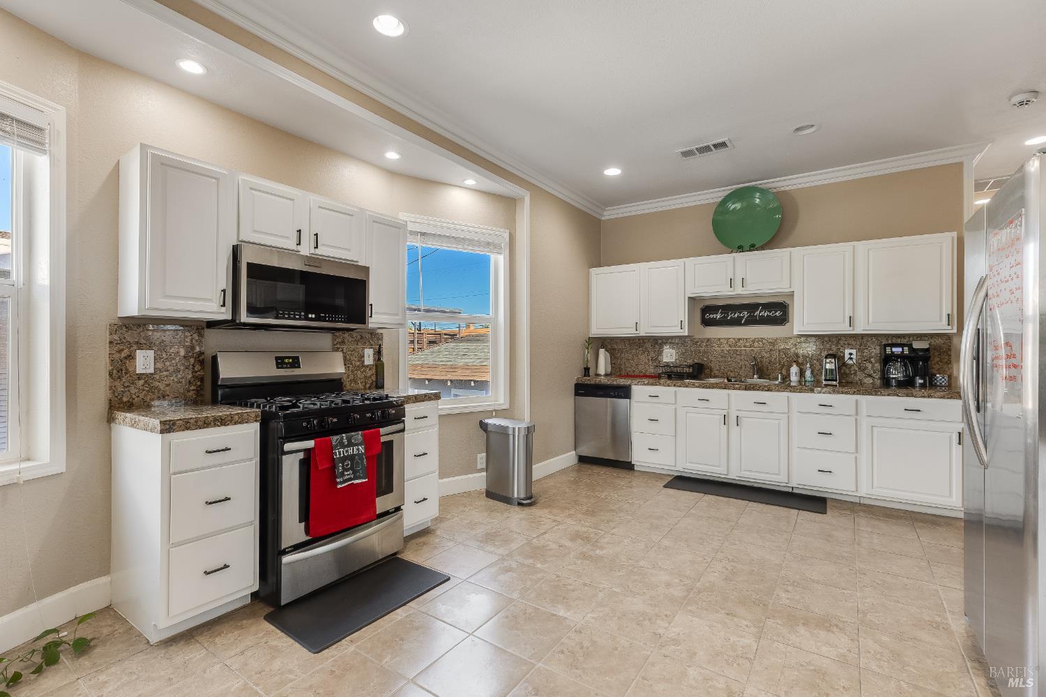 Detail Gallery Image 10 of 37 For 1208 Florida St, Vallejo,  CA 94590 - 3 Beds | 2 Baths