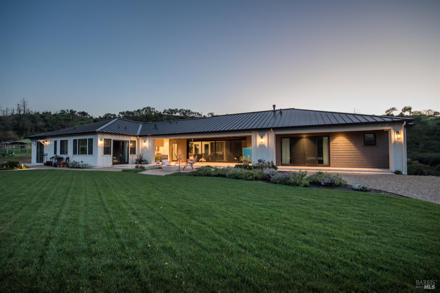 Detail Gallery Image 71 of 93 For 3932 Silver Fox Ct, Santa Rosa,  CA 95403 - 4 Beds | 4/1 Baths