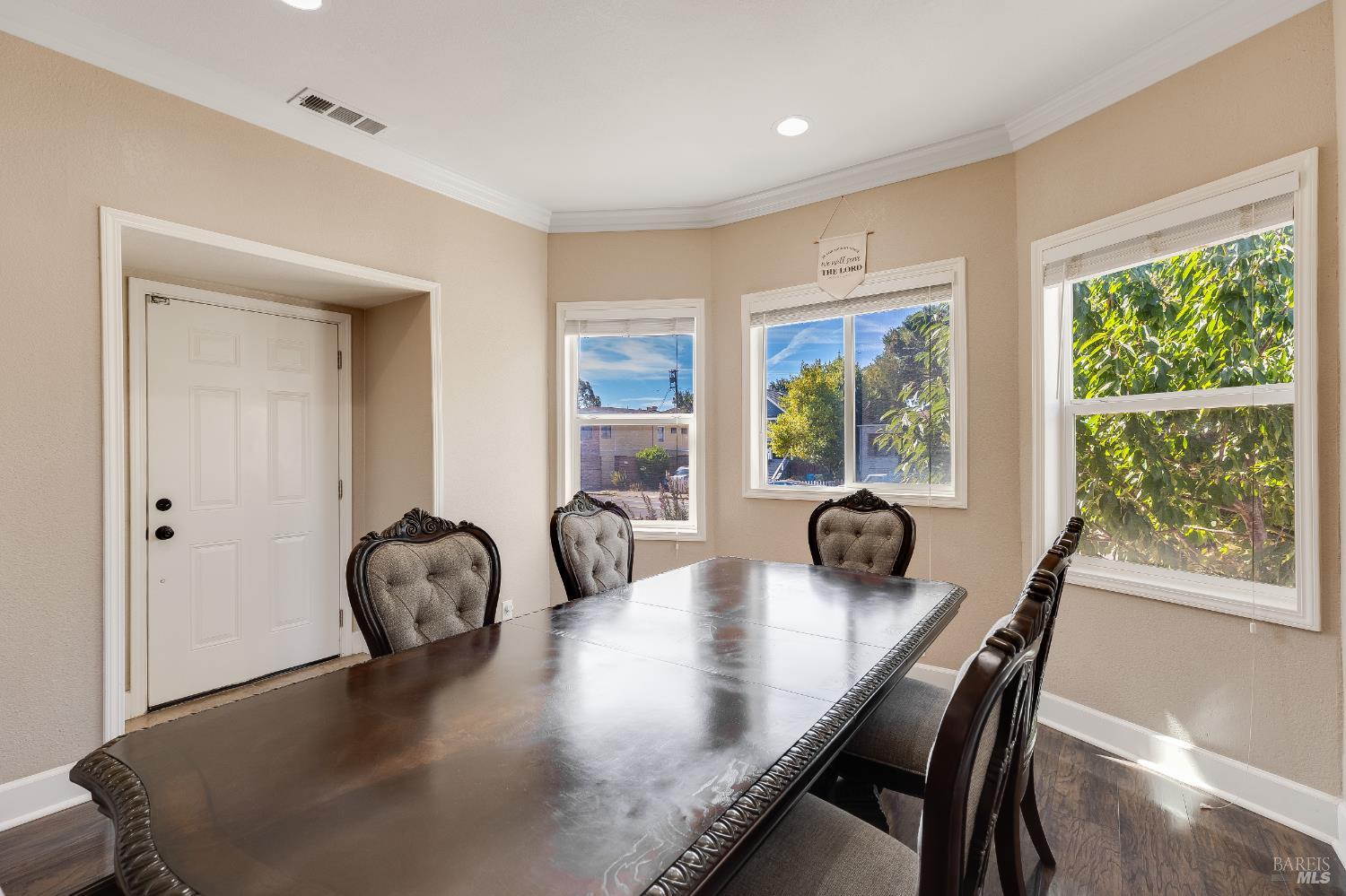 Detail Gallery Image 8 of 37 For 1208 Florida St, Vallejo,  CA 94590 - 3 Beds | 2 Baths