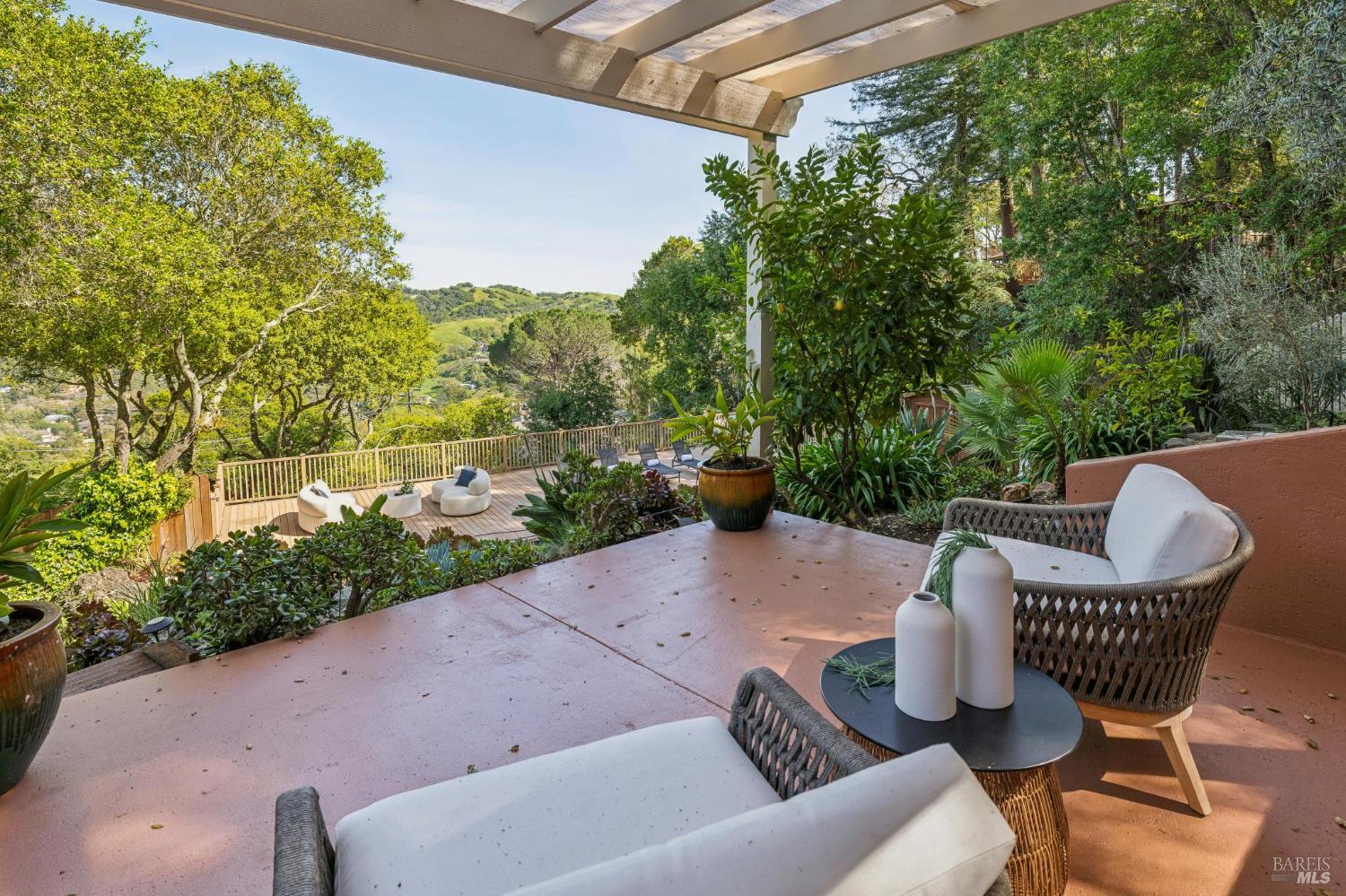 Detail Gallery Image 57 of 70 For 67 Oak Springs Dr, San Anselmo,  CA 94960 - 5 Beds | 4/1 Baths