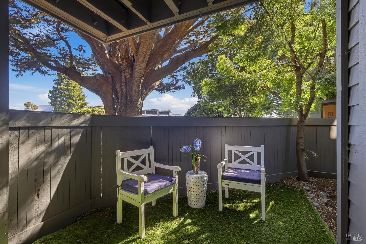 Detail Gallery Image 23 of 33 For 62 Cypress Pl, Sausalito,  CA 94965 - 2 Beds | 2 Baths