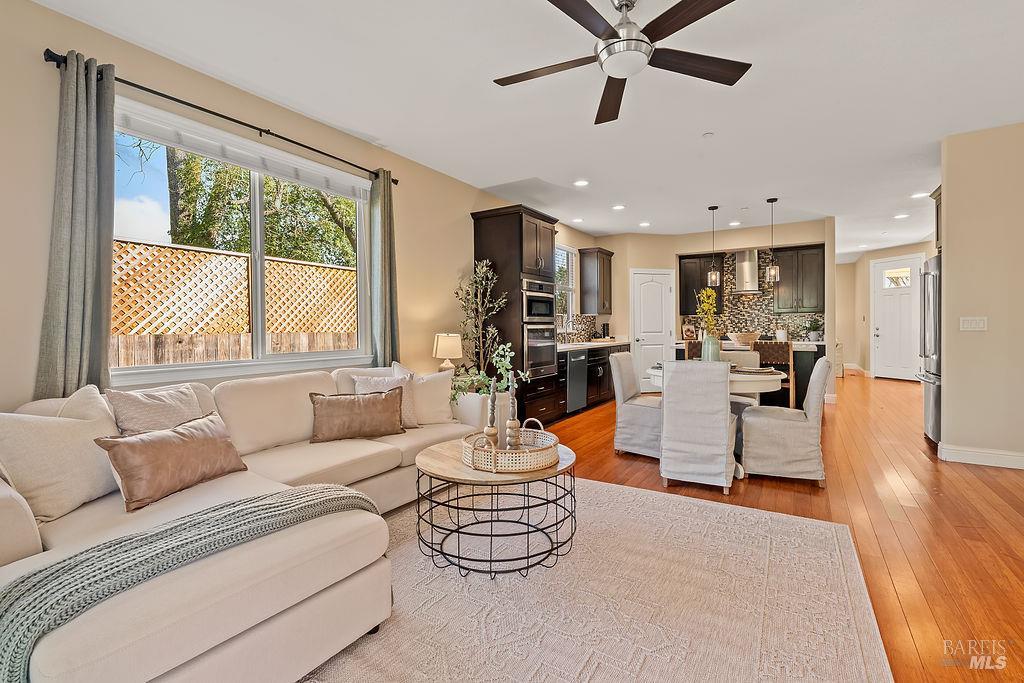 Detail Gallery Image 13 of 45 For 125 Anish Way, Windsor,  CA 95492 - 4 Beds | 3/1 Baths