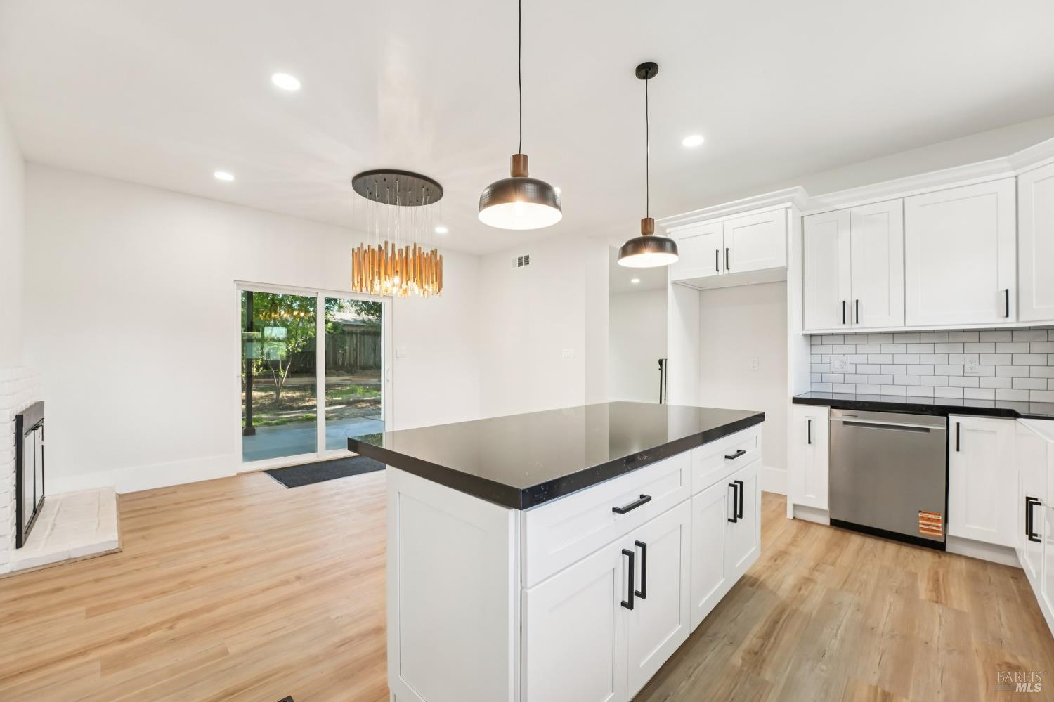 Detail Gallery Image 20 of 49 For 1662 Glazier Dr, Concord,  CA 94521 - 3 Beds | 2 Baths