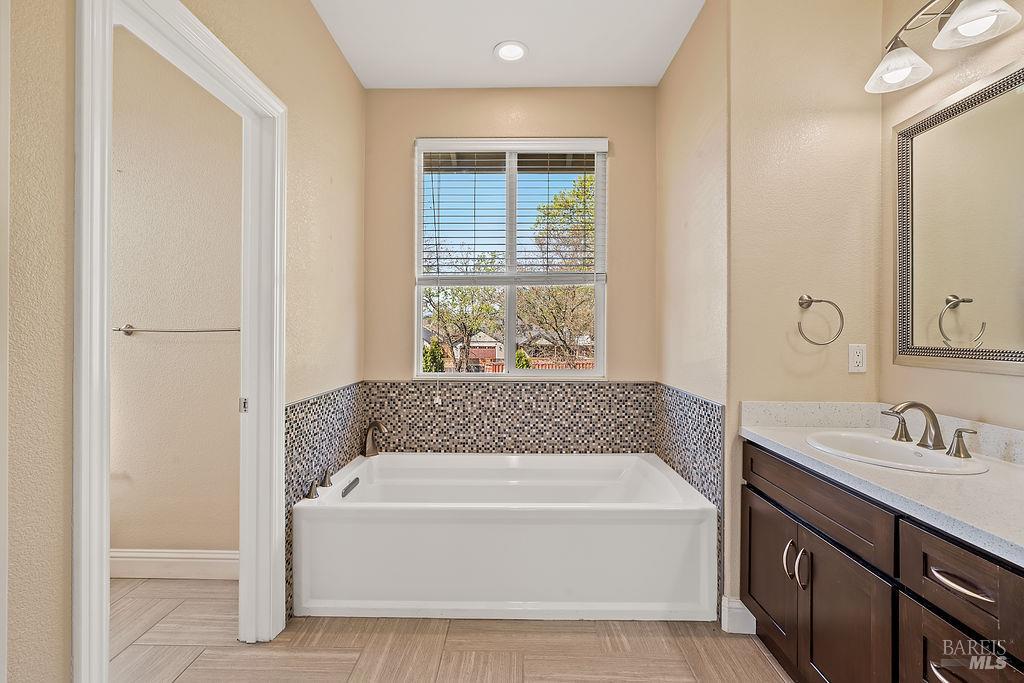 Detail Gallery Image 25 of 45 For 125 Anish Way, Windsor,  CA 95492 - 4 Beds | 3/1 Baths