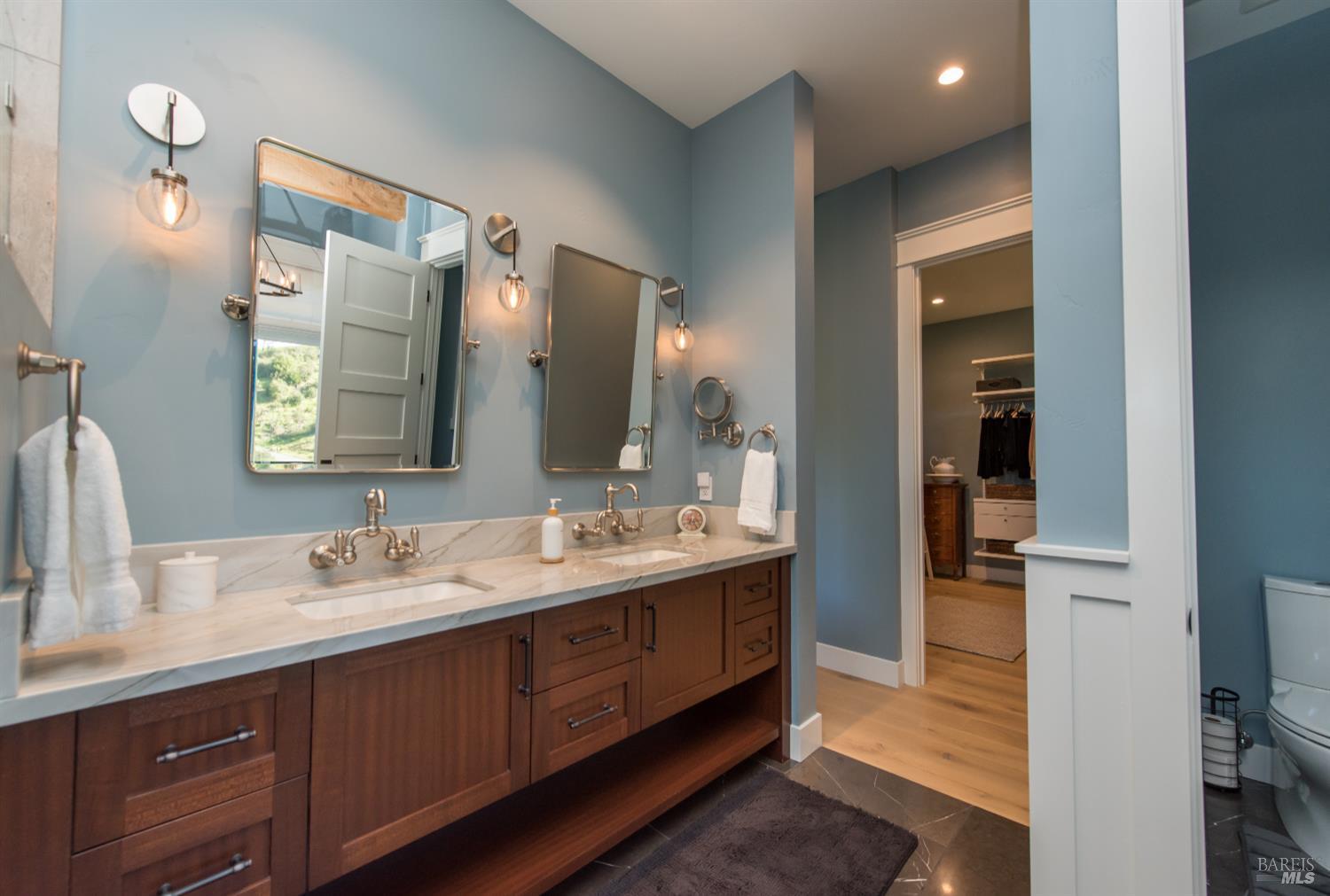 Detail Gallery Image 41 of 93 For 3932 Silver Fox Ct, Santa Rosa,  CA 95403 - 4 Beds | 4/1 Baths