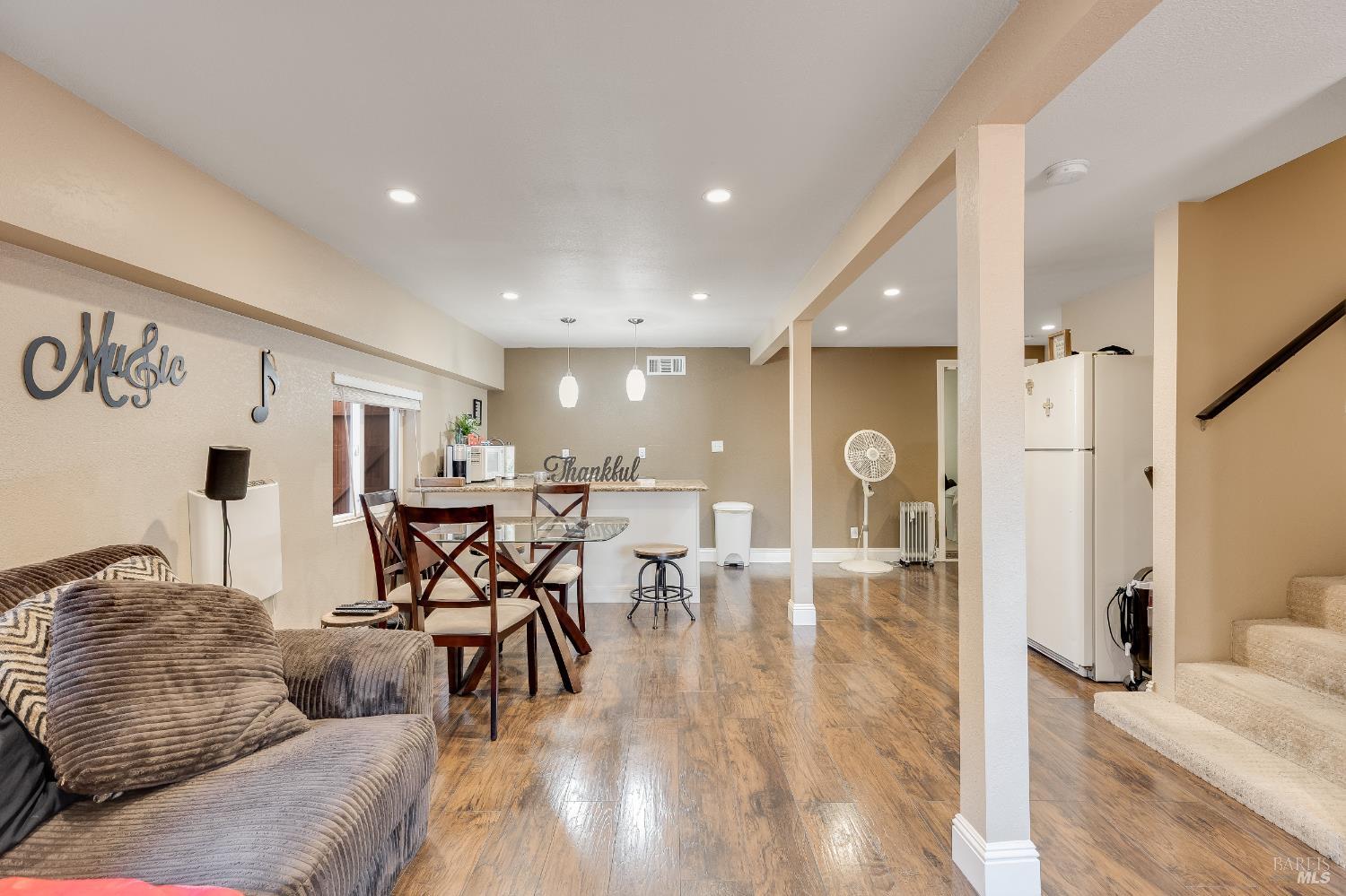 Detail Gallery Image 4 of 37 For 1208 Florida St, Vallejo,  CA 94590 - 3 Beds | 2 Baths