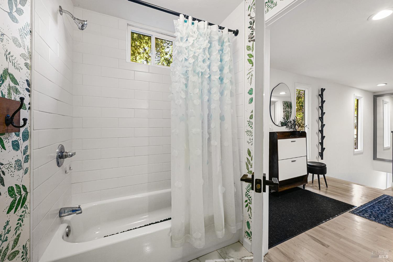 Detail Gallery Image 31 of 59 For 16 Iron Springs Rd, Fairfax,  CA 94930 - 4 Beds | 2 Baths