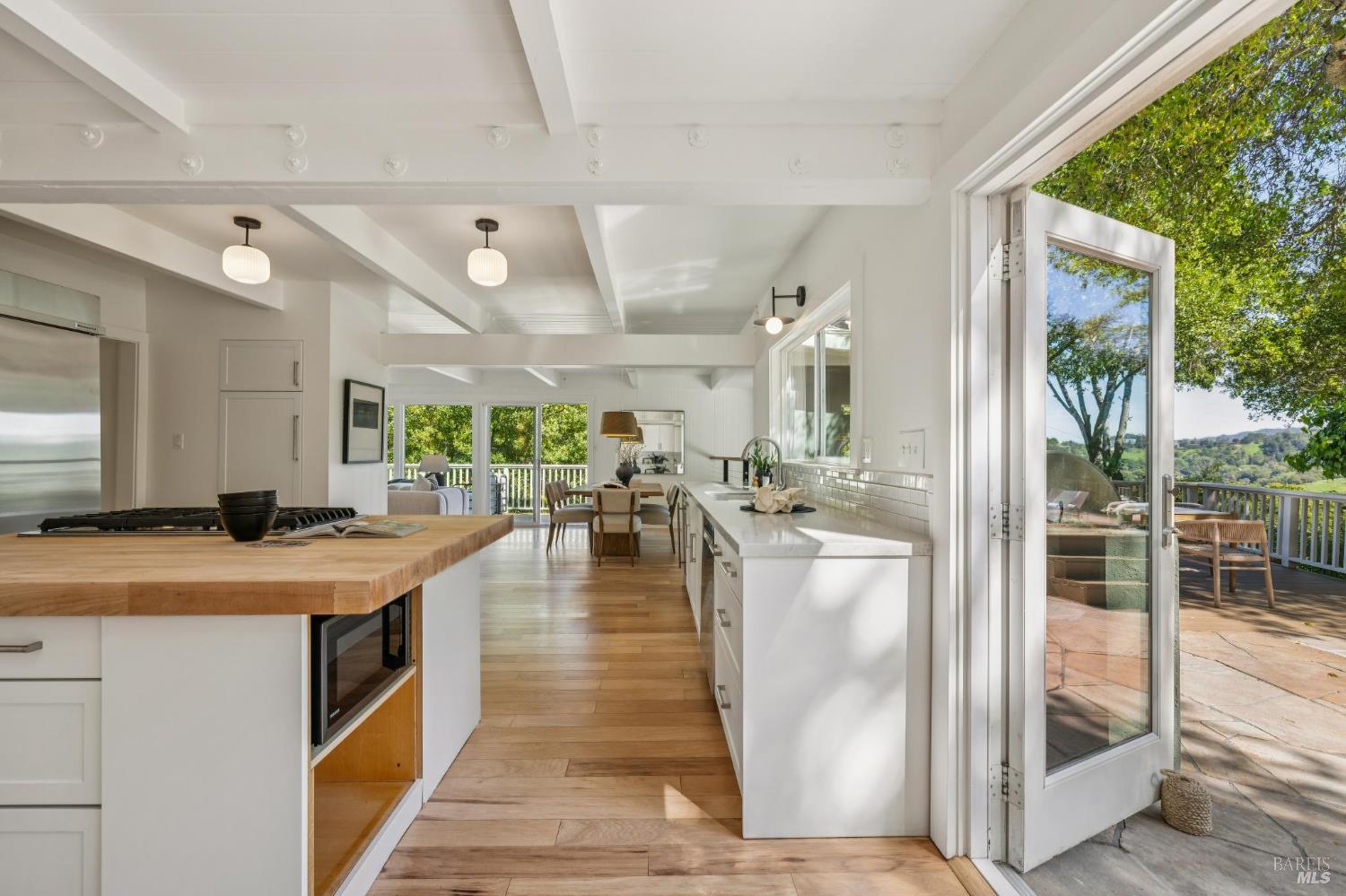 Detail Gallery Image 21 of 70 For 67 Oak Springs Dr, San Anselmo,  CA 94960 - 5 Beds | 4/1 Baths