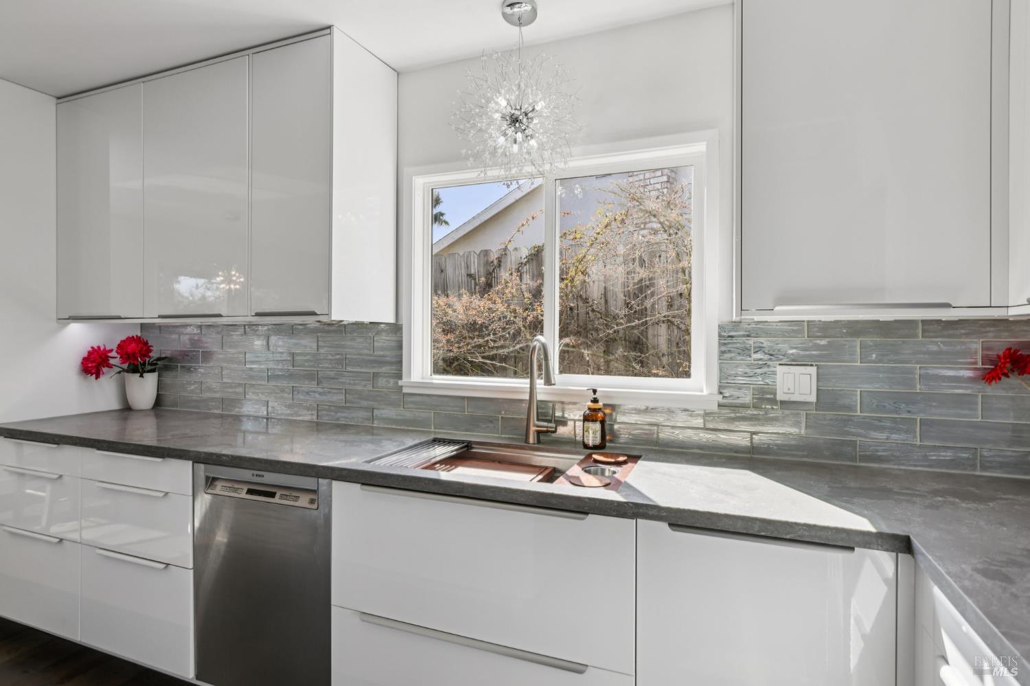 Detail Gallery Image 21 of 66 For 212 Eaton Ct, Benicia,  CA 94510 - 3 Beds | 2 Baths