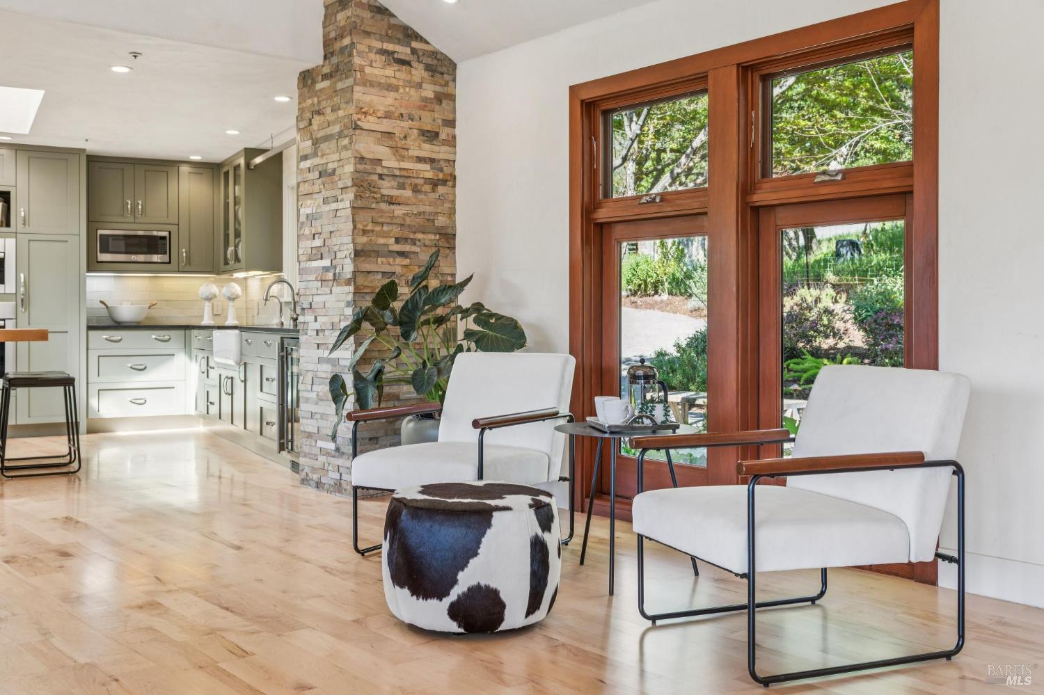 Detail Gallery Image 13 of 99 For 1884 Silverado Trl, Napa,  CA 94558 - 4 Beds | 3/1 Baths