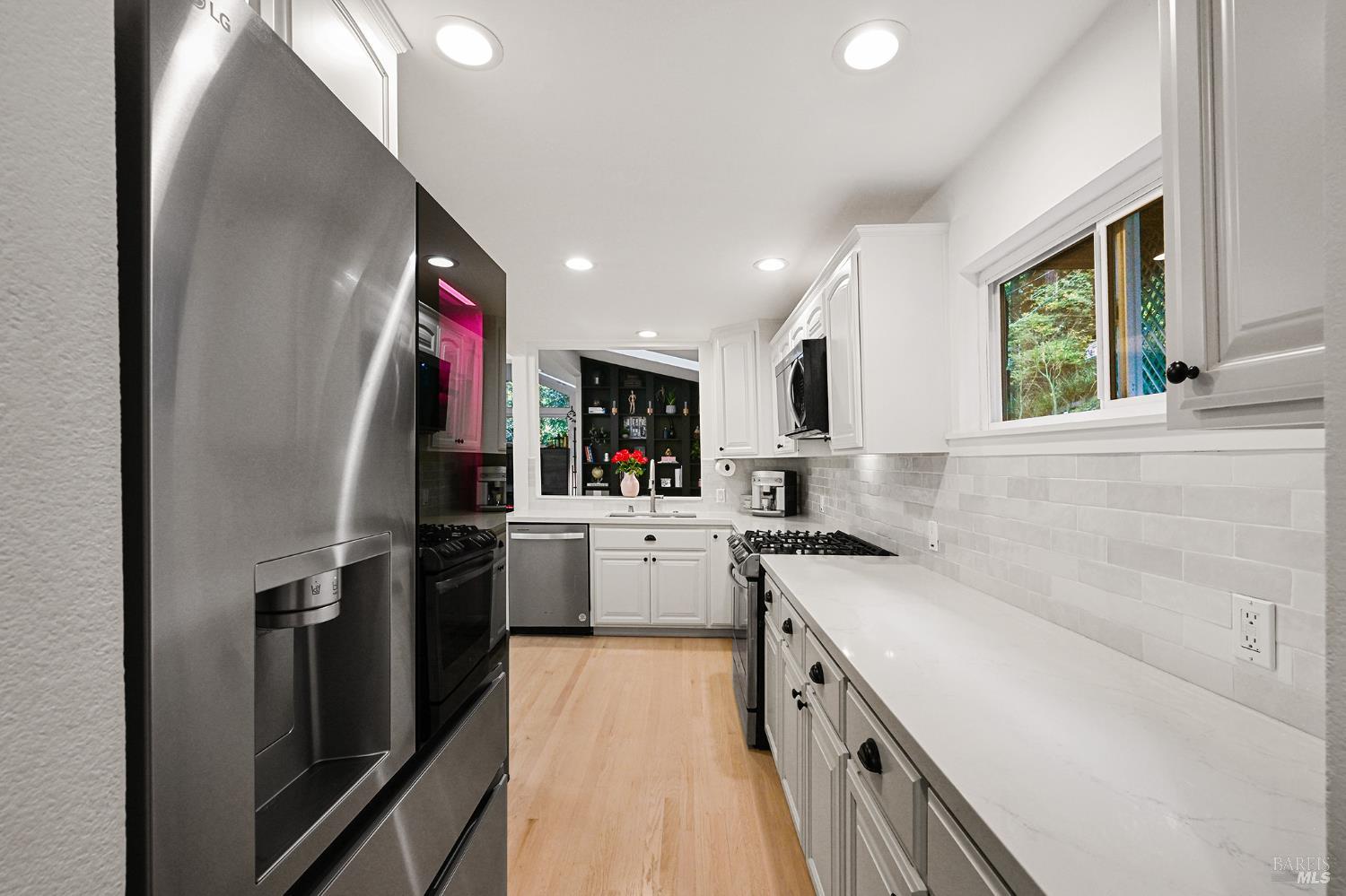 Detail Gallery Image 21 of 59 For 16 Iron Springs Rd, Fairfax,  CA 94930 - 4 Beds | 2 Baths