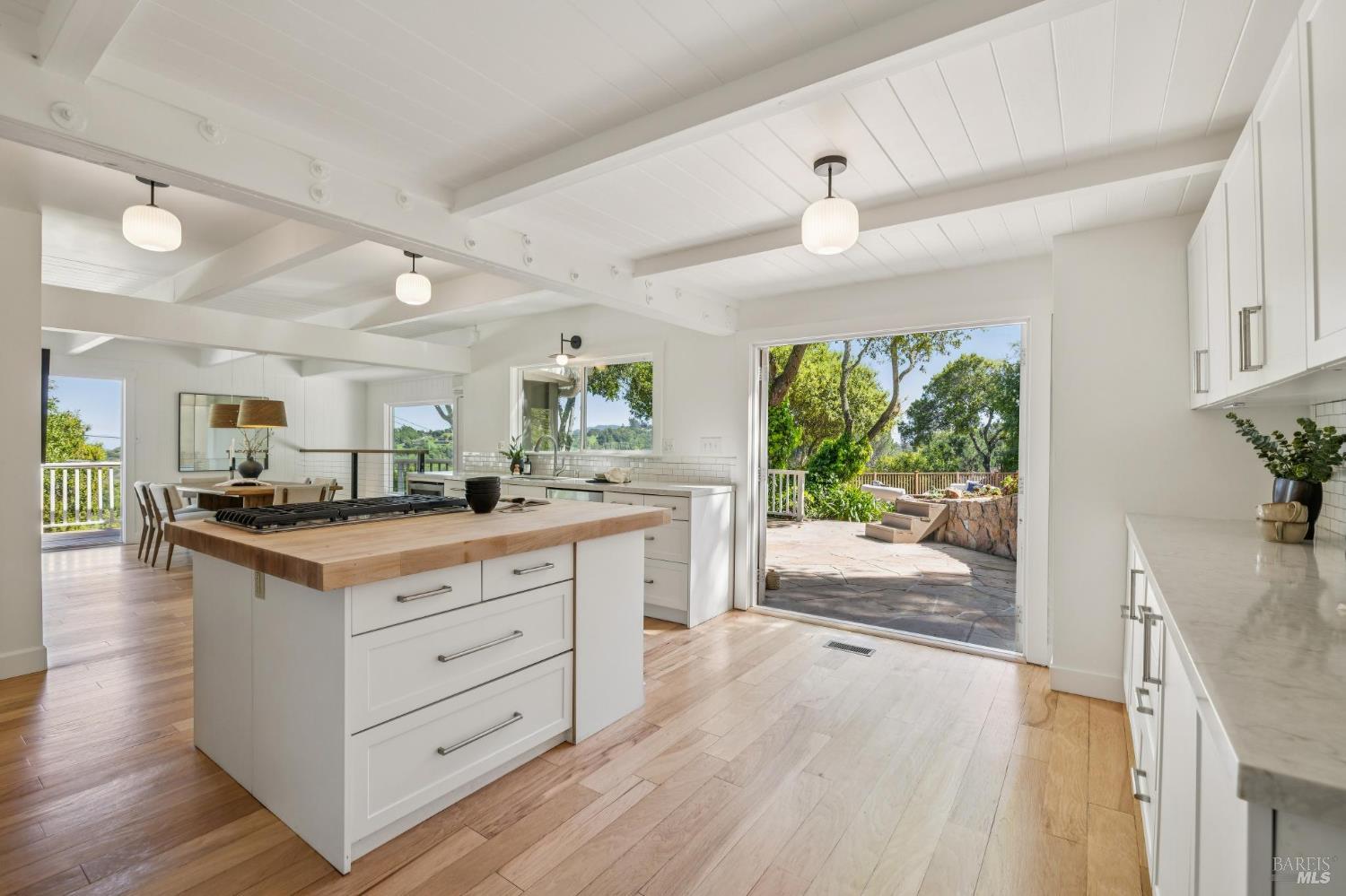 Detail Gallery Image 20 of 70 For 67 Oak Springs Dr, San Anselmo,  CA 94960 - 5 Beds | 4/1 Baths