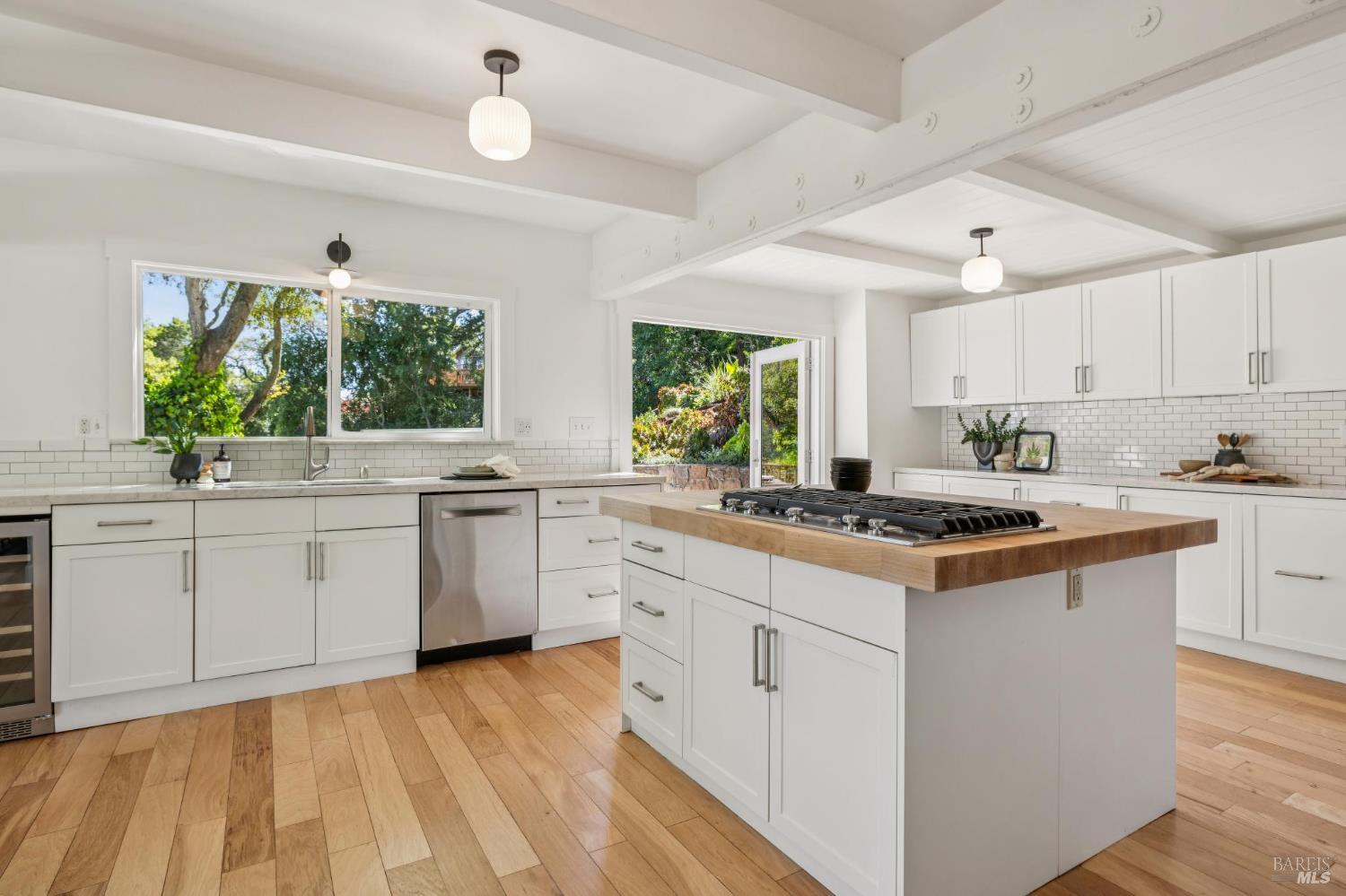 Detail Gallery Image 17 of 70 For 67 Oak Springs Dr, San Anselmo,  CA 94960 - 5 Beds | 4/1 Baths