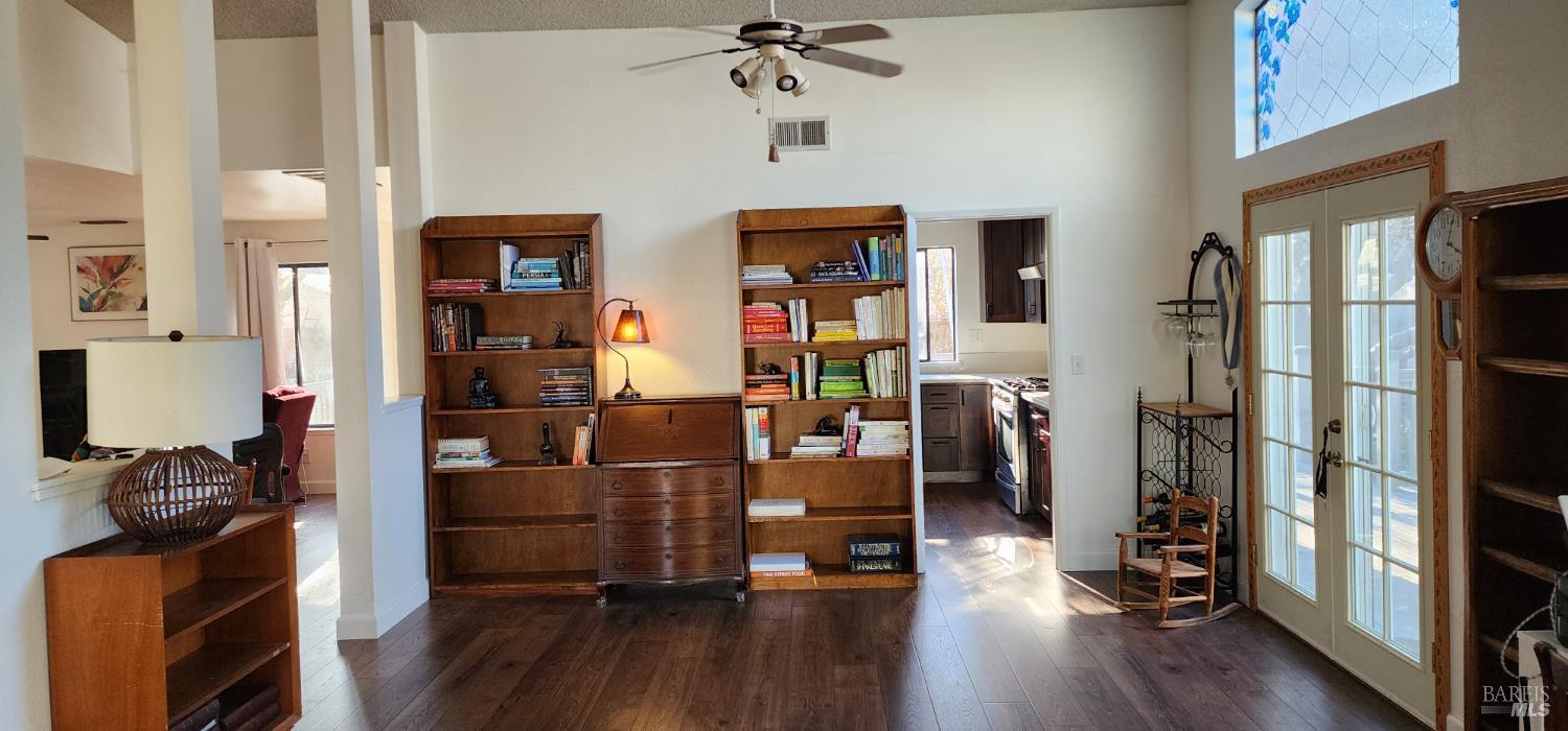 Detail Gallery Image 4 of 44 For 2350 Elliott Dr, American Canyon,  CA 94503 - 4 Beds | 3 Baths