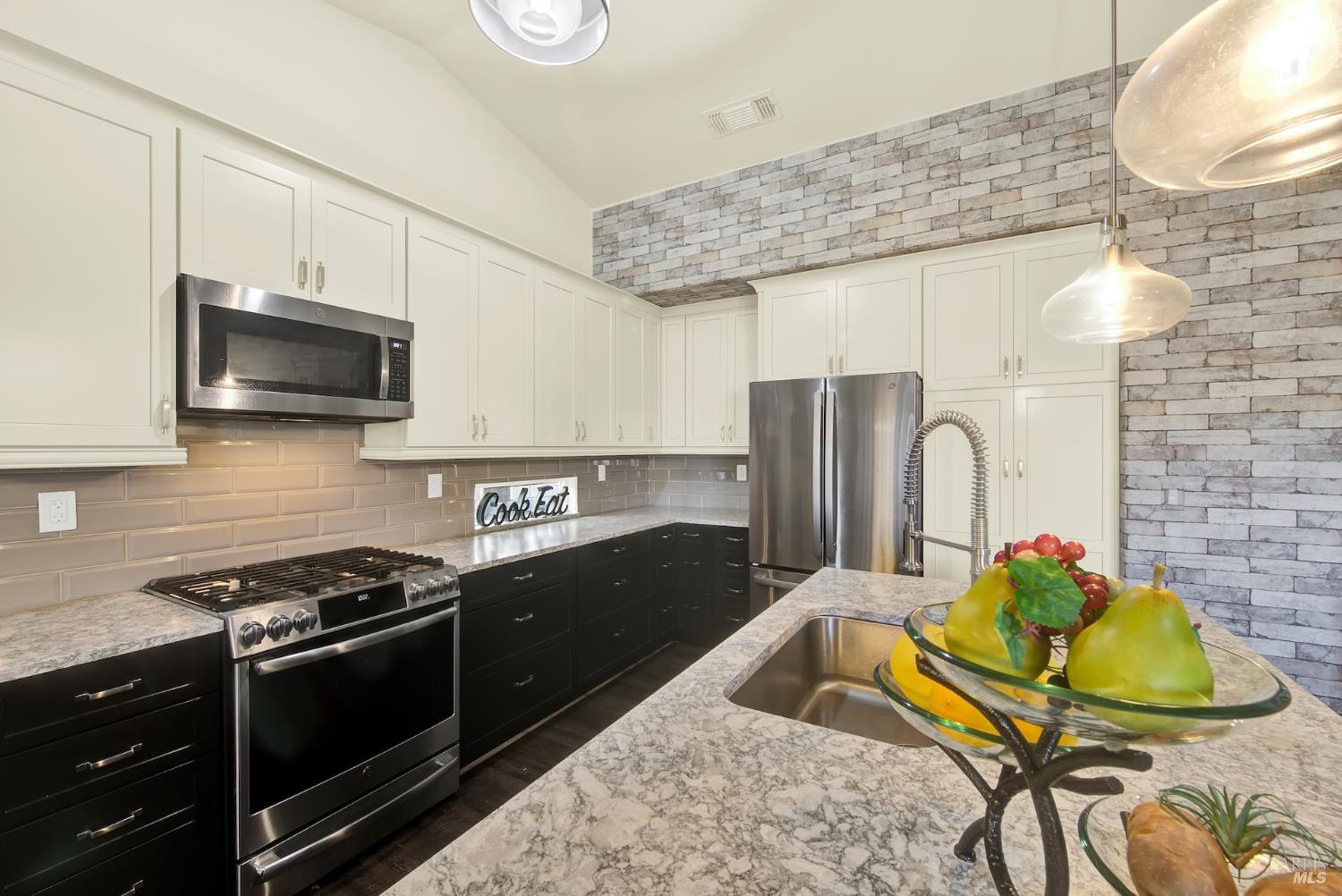 Detail Gallery Image 40 of 77 For 360 Grand Canyon Dr, Vacaville,  CA 95687 - 2 Beds | 2 Baths