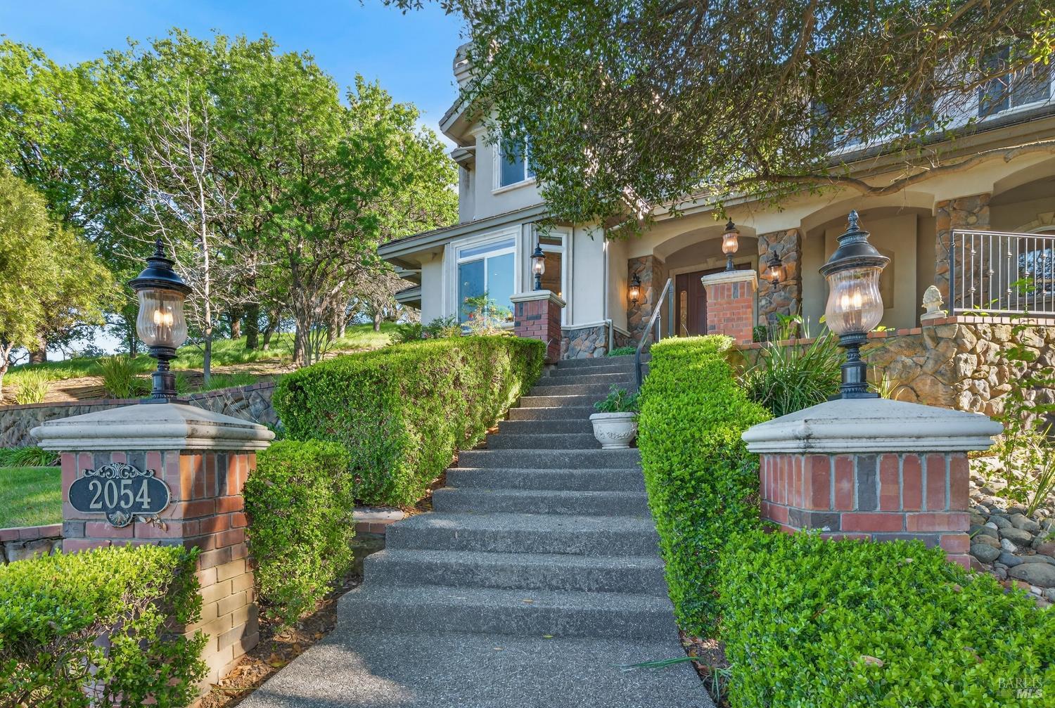 Detail Gallery Image 11 of 89 For 2054 Pinecrest Ct, Vacaville,  CA 95688 - 4 Beds | 4/1 Baths